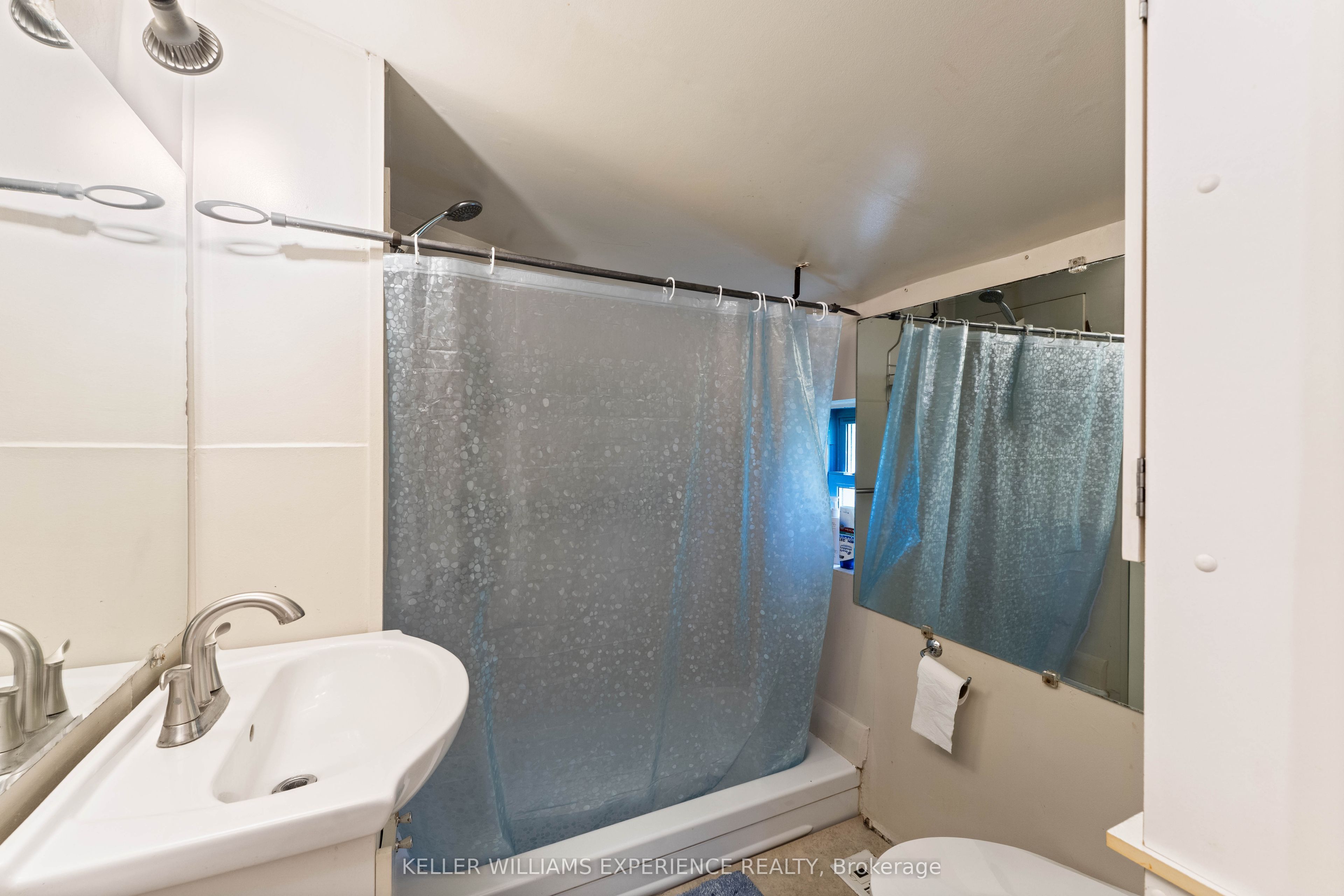 120 Elizabeth Street Property Photo 23