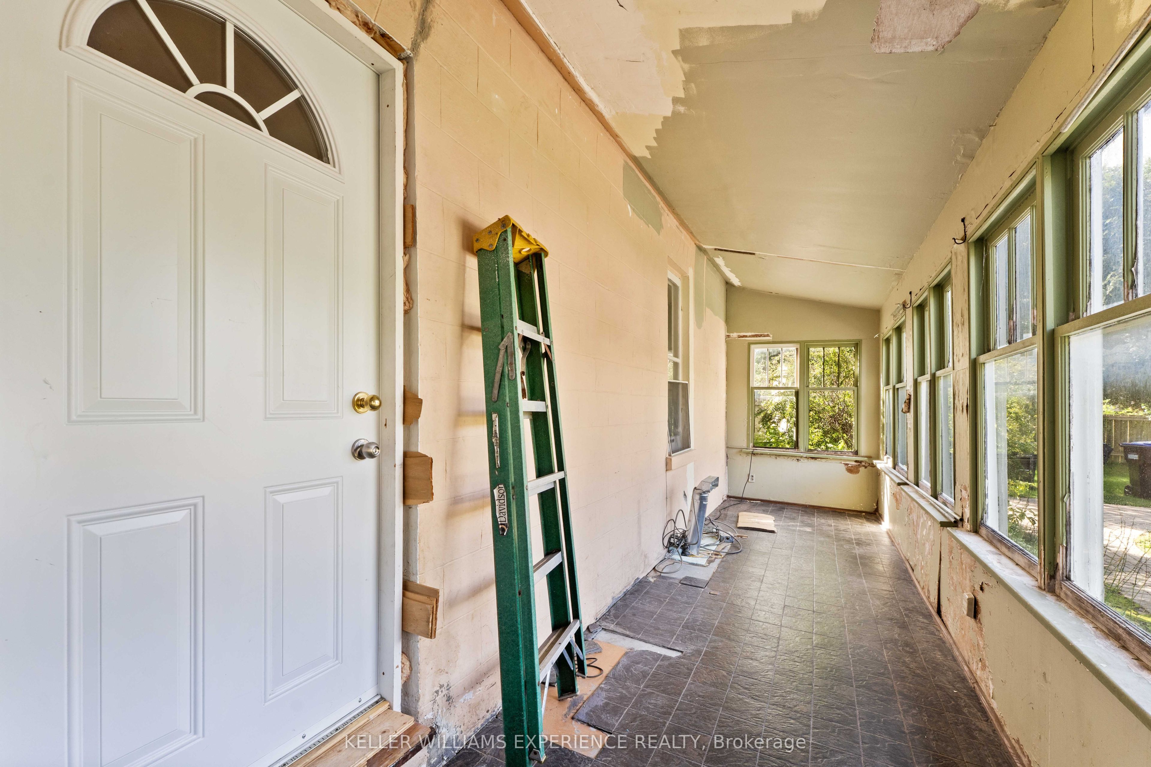 120 Elizabeth Street Property Photo 25