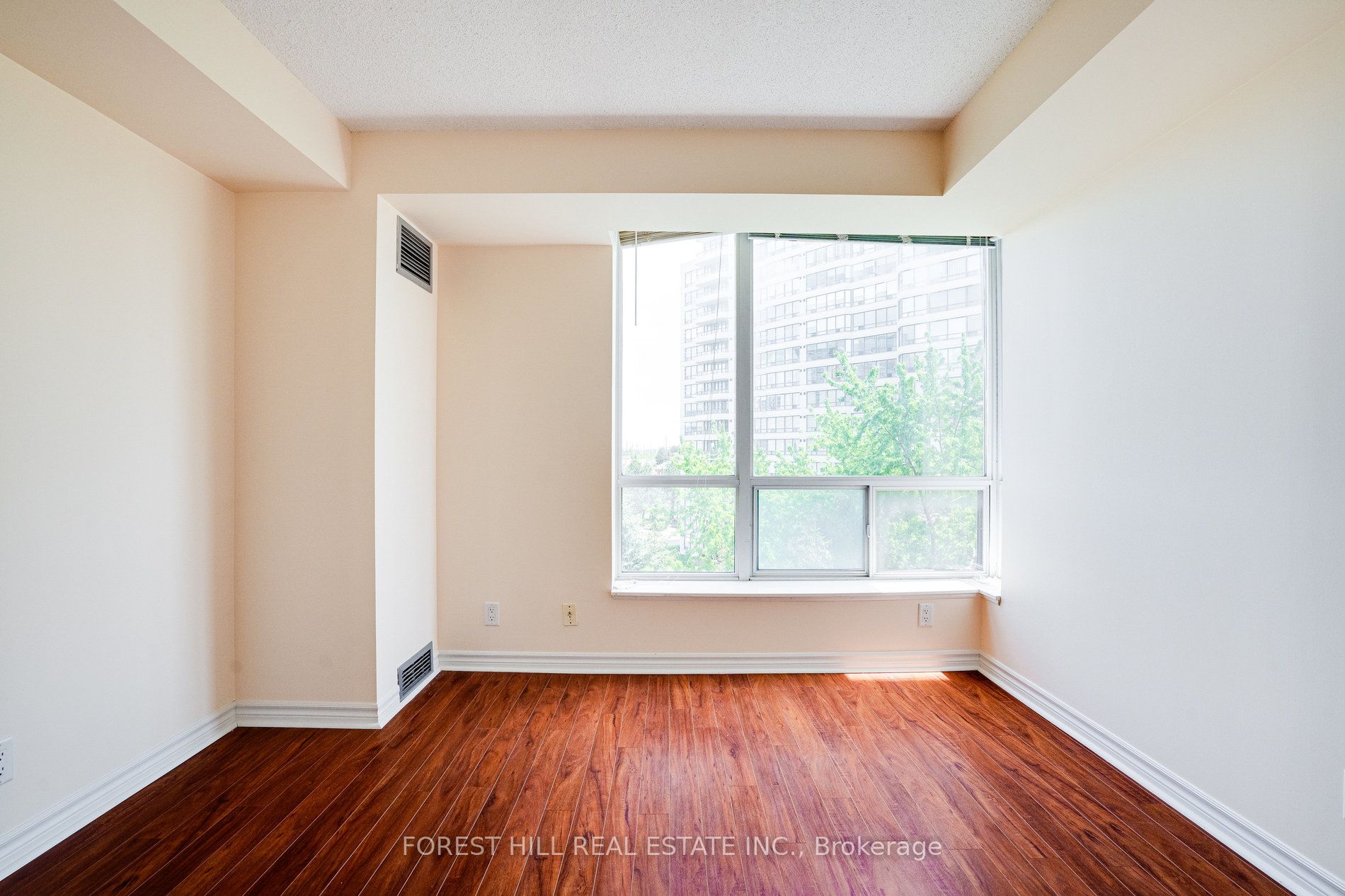 745 New Westminster Drive 608 Property Photo 4