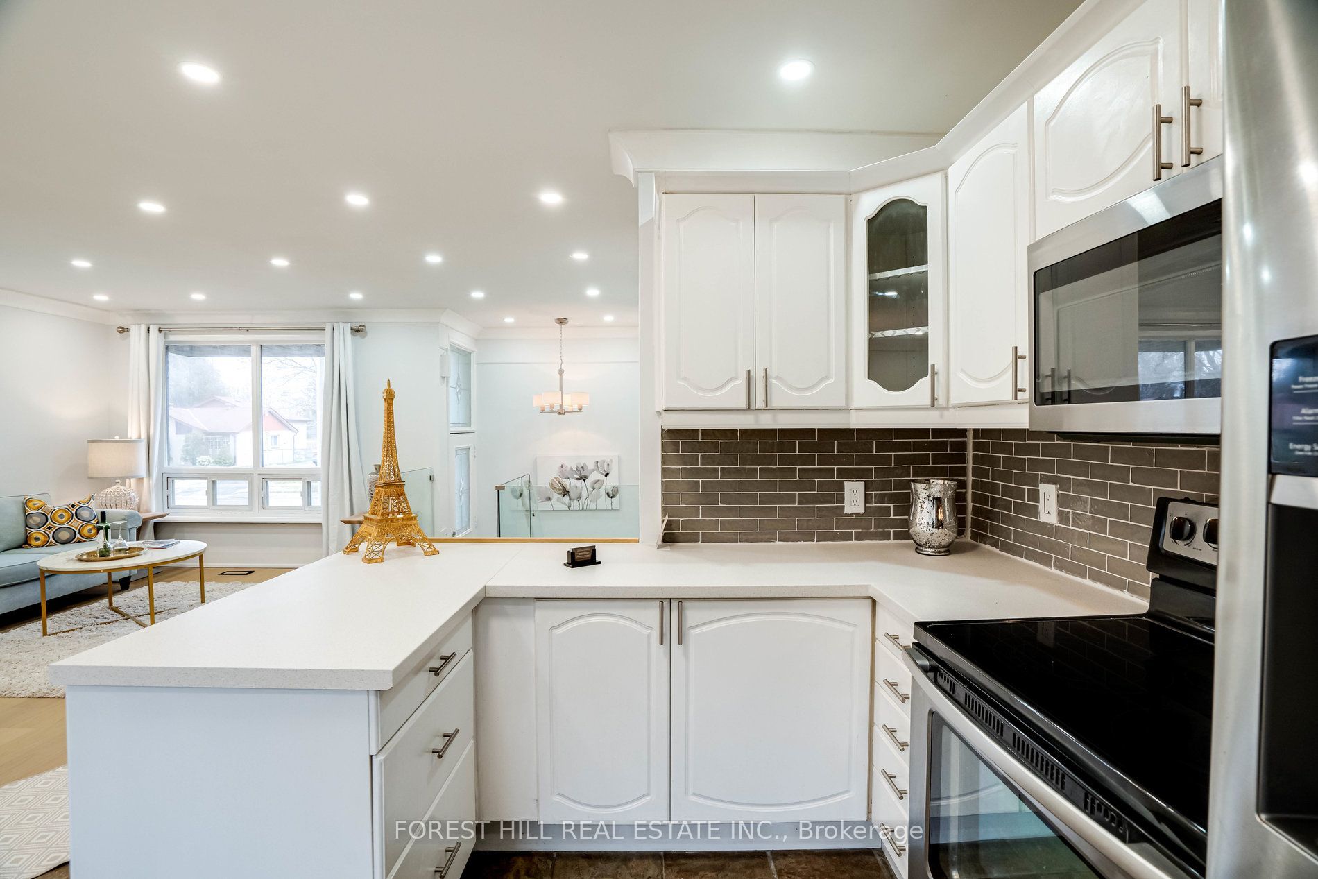 1 Willis Drive Property Photo 14