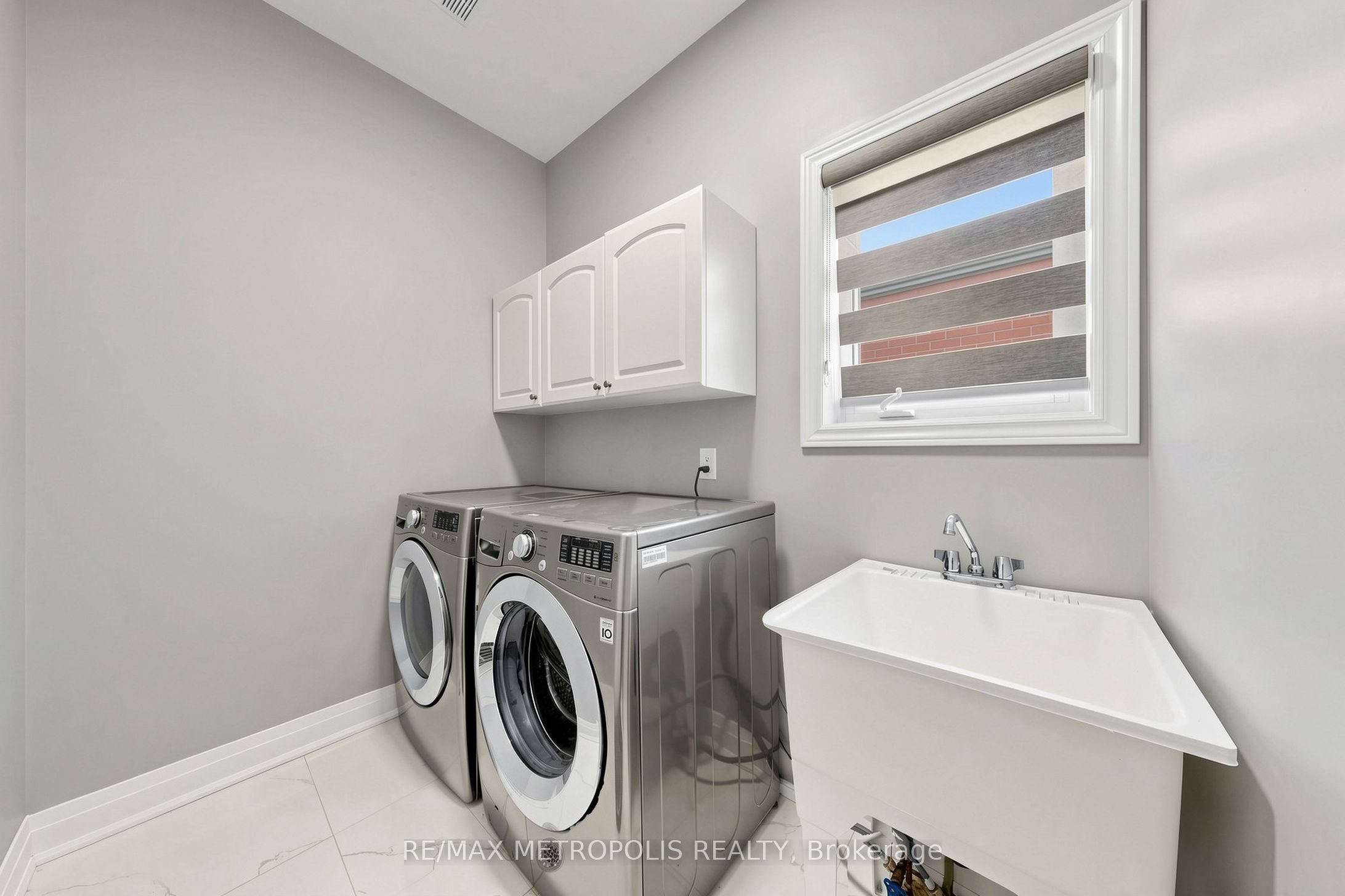 115 Sandway Crescent Property Photo 34