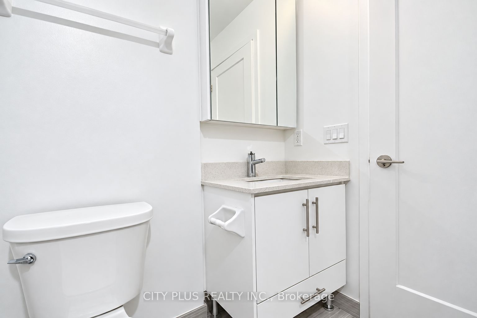 105 Oneida Crescent 809 Property Photo 5