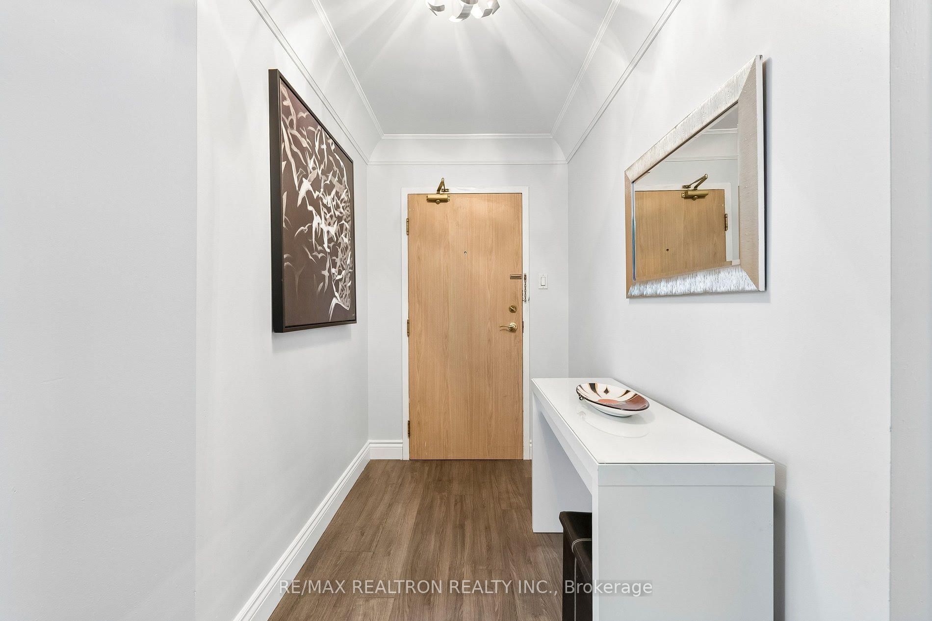 30 Harding Boulevard W 1111 Property Photo 6