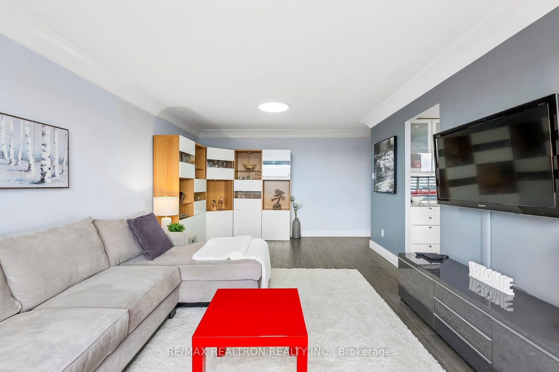 30 Harding Boulevard W 1111 Property Photo 8