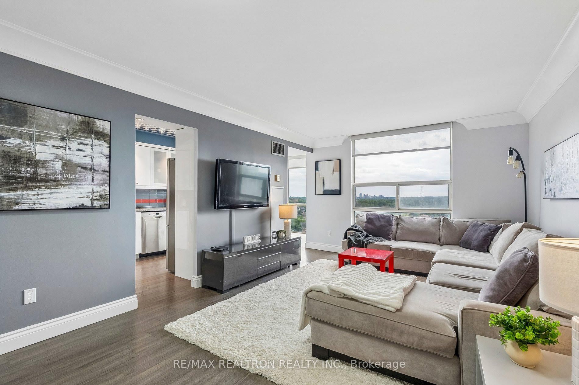 30 Harding Boulevard W 1111 Property Photo 15