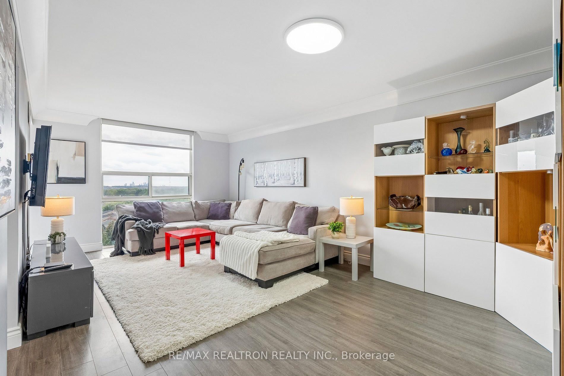 30 Harding Boulevard W 1111 Property Photo 16