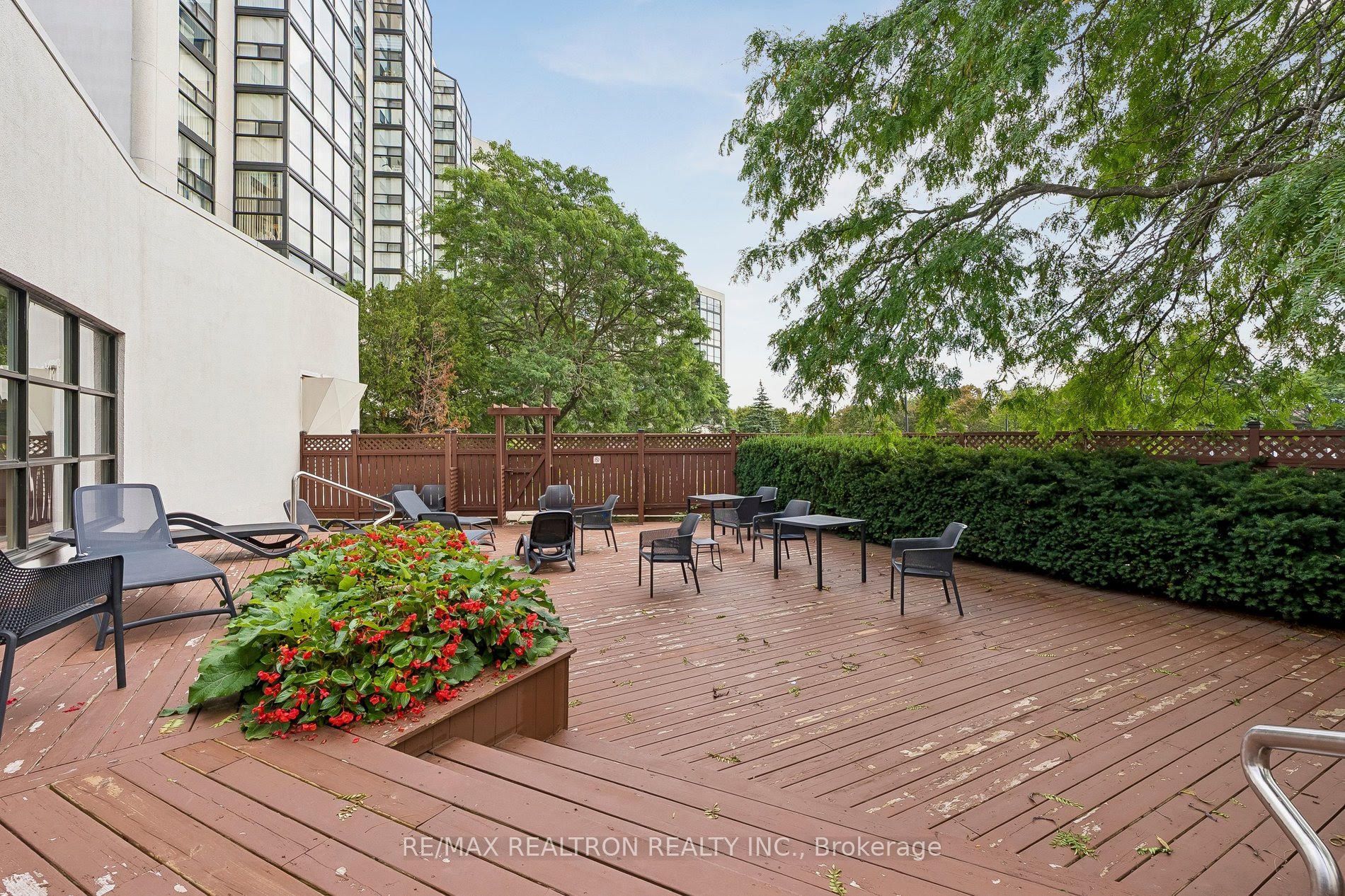 30 Harding Boulevard W 1111 Property Photo 43