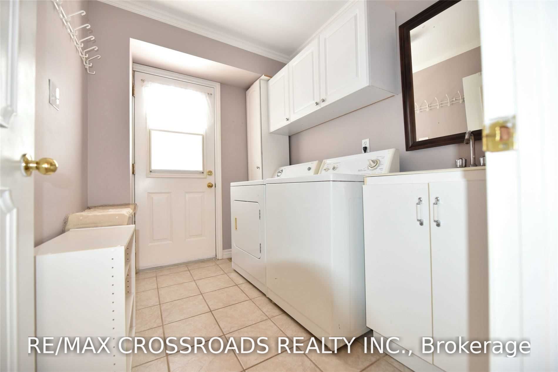 52 Emmeloord Crescent Property Photo 7
