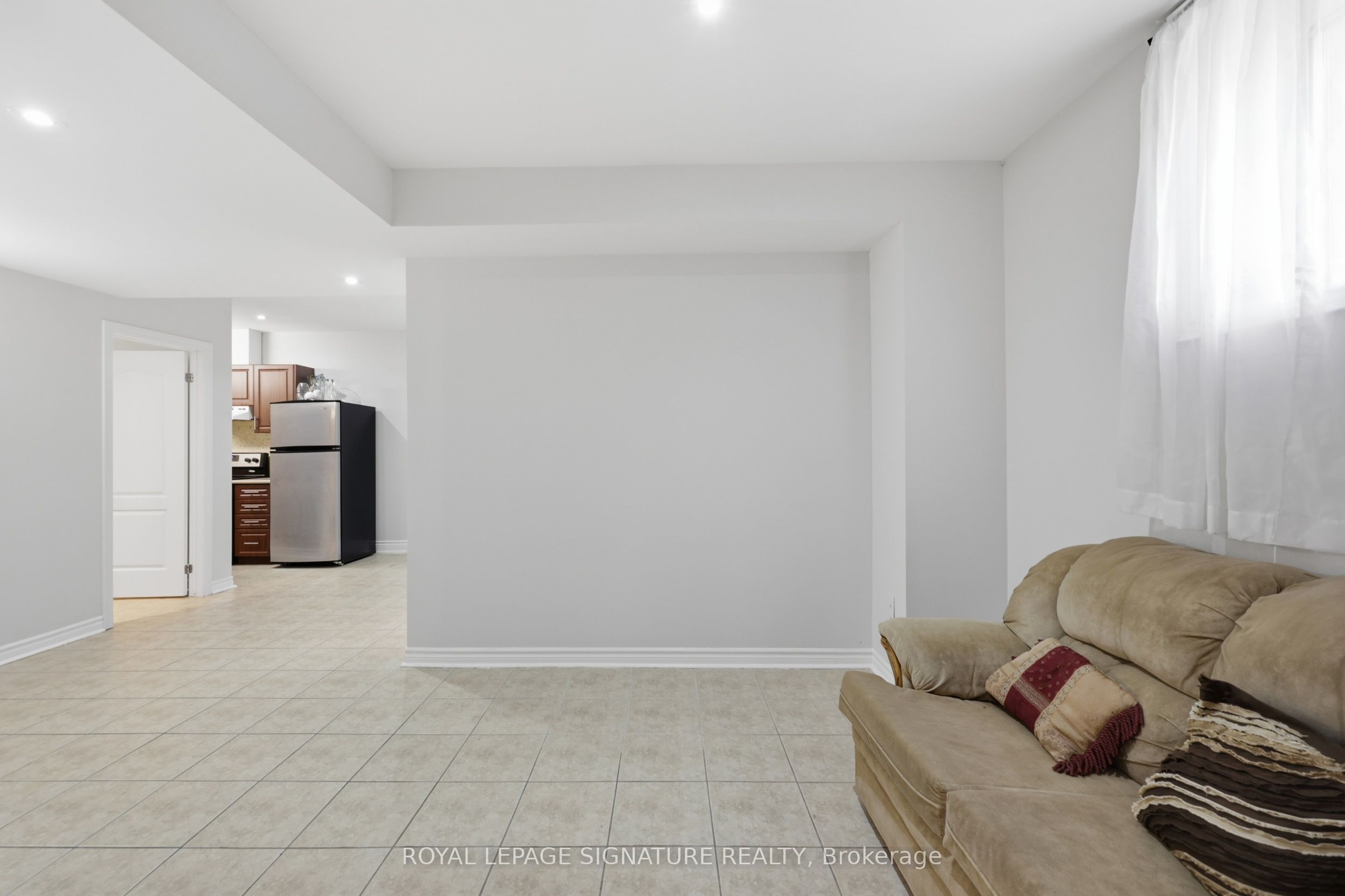 221 Peak Point Boulevard Bsmt Property Photo 2