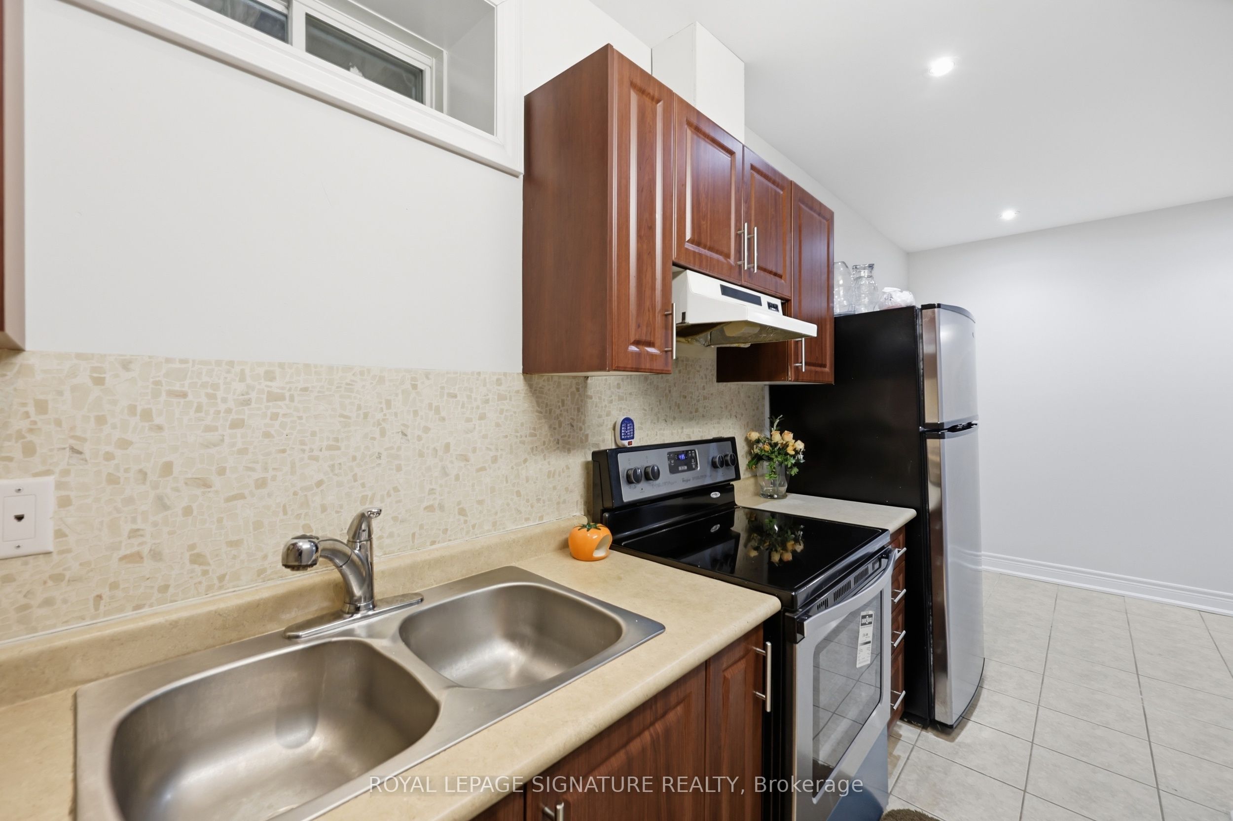221 Peak Point Boulevard Bsmt Property Photo 5