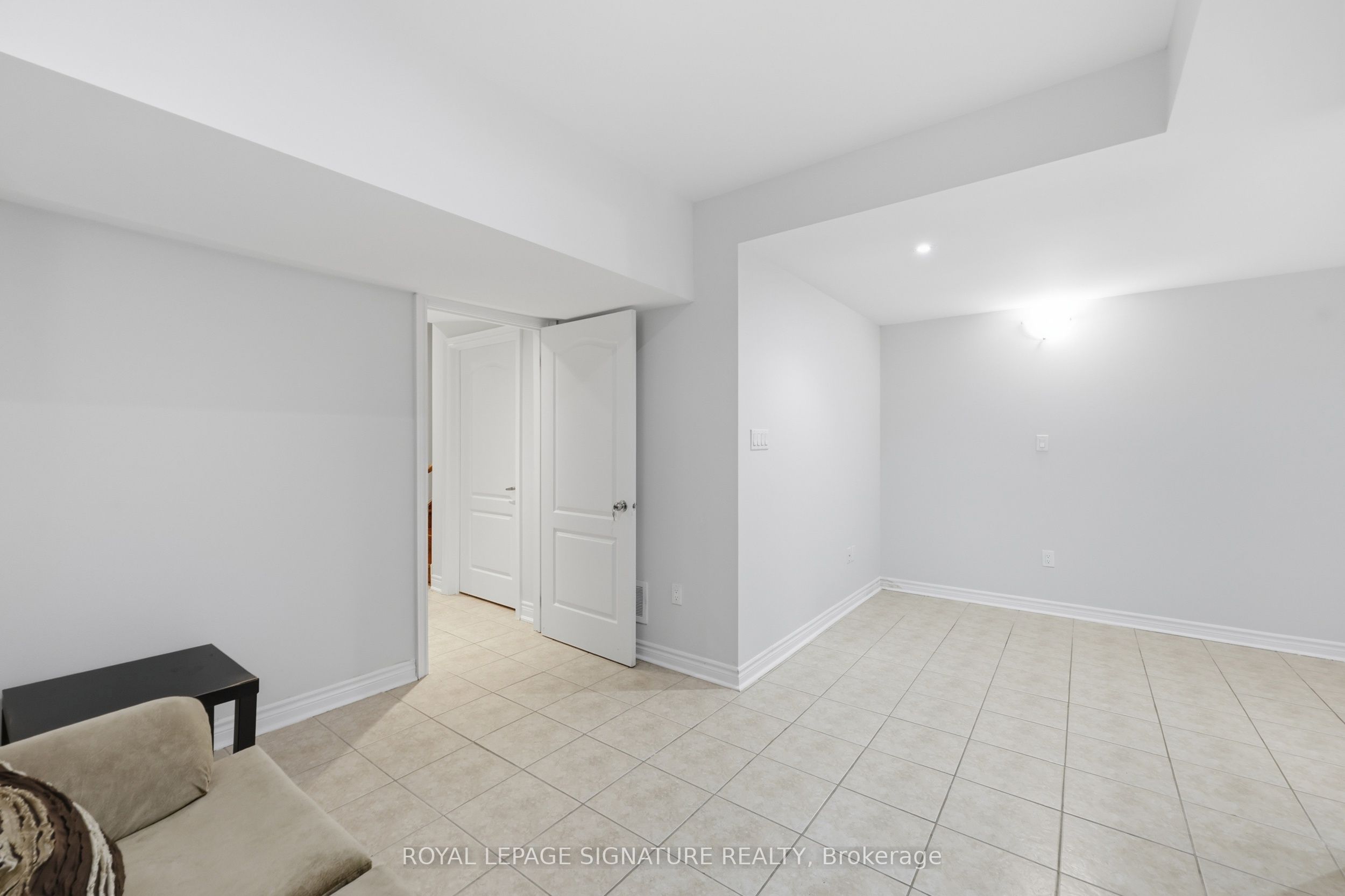 221 Peak Point Boulevard Bsmt Property Photo 8