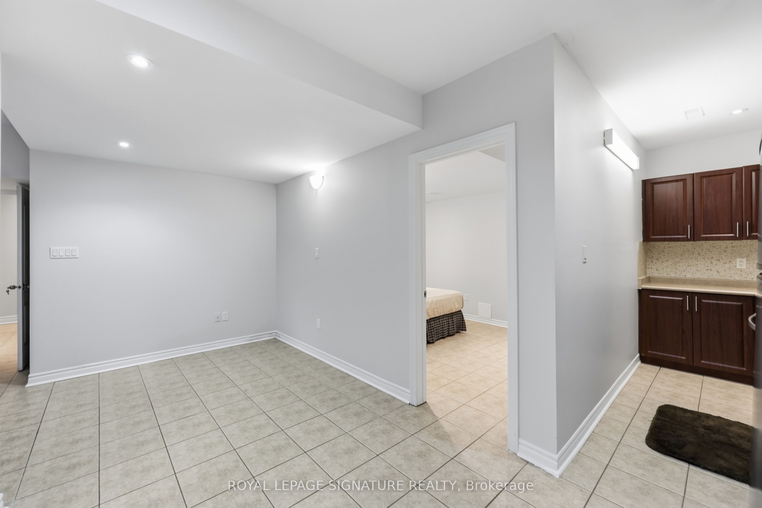 221 Peak Point Boulevard Bsmt Property Photo 12