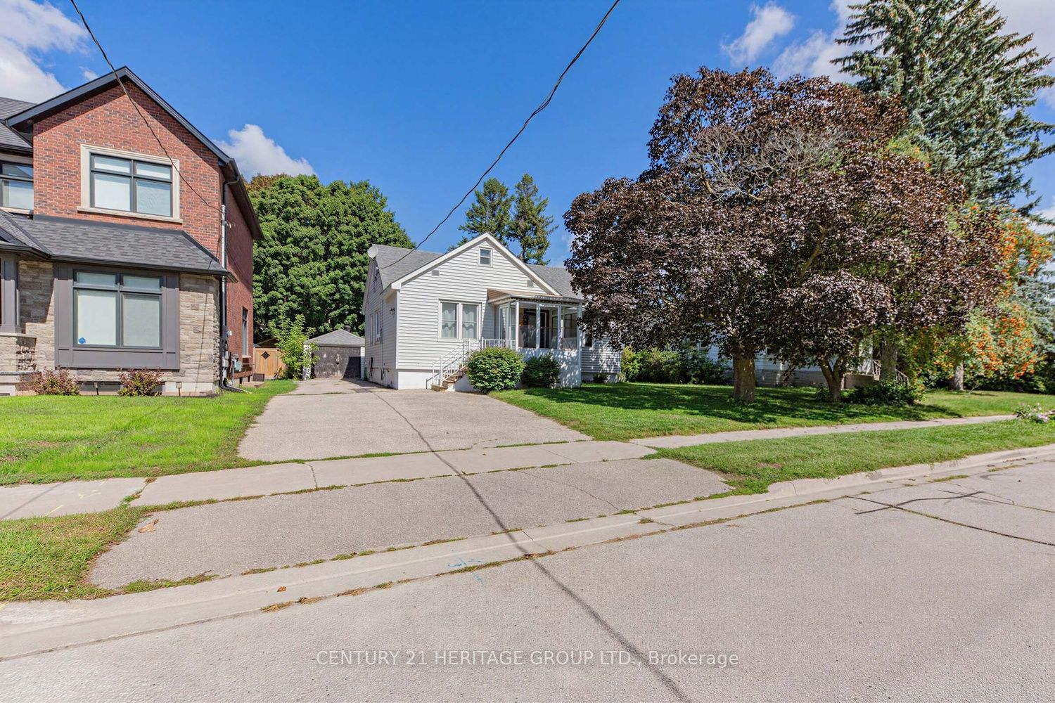 92 Kennedy Street E Property Photo 2