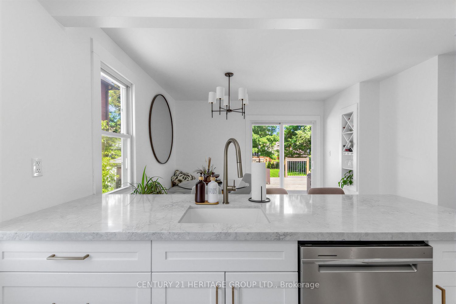 92 Kennedy Street E Property Photo 11