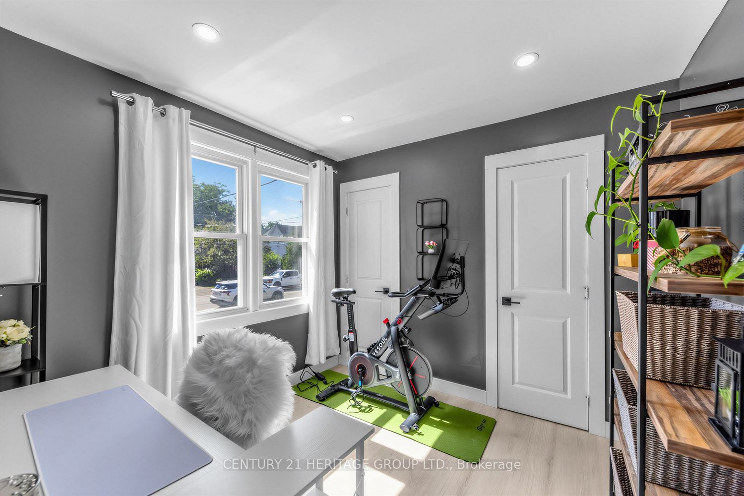 92 Kennedy Street E Property Photo 17