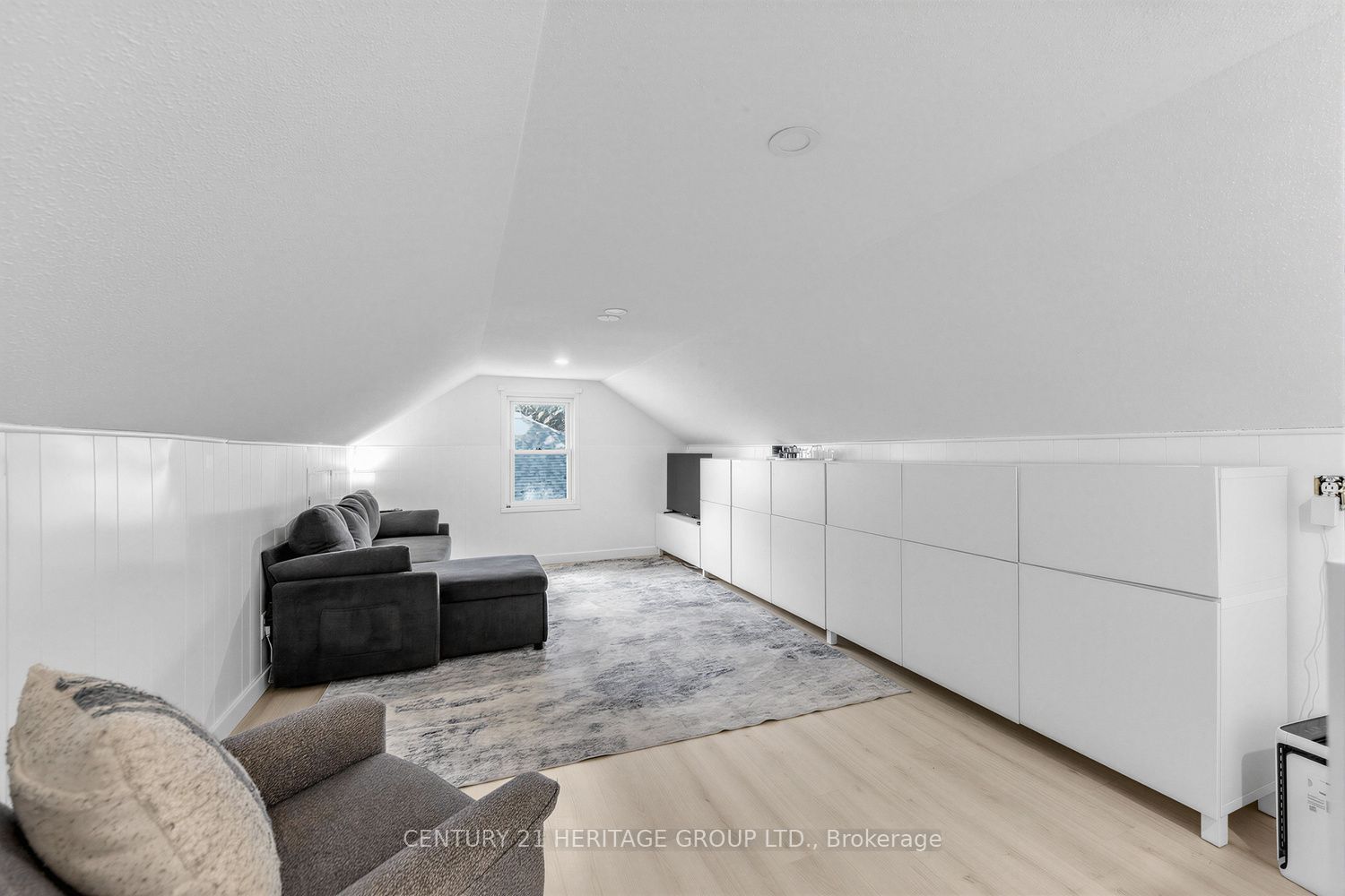 92 Kennedy Street E Property Photo 20