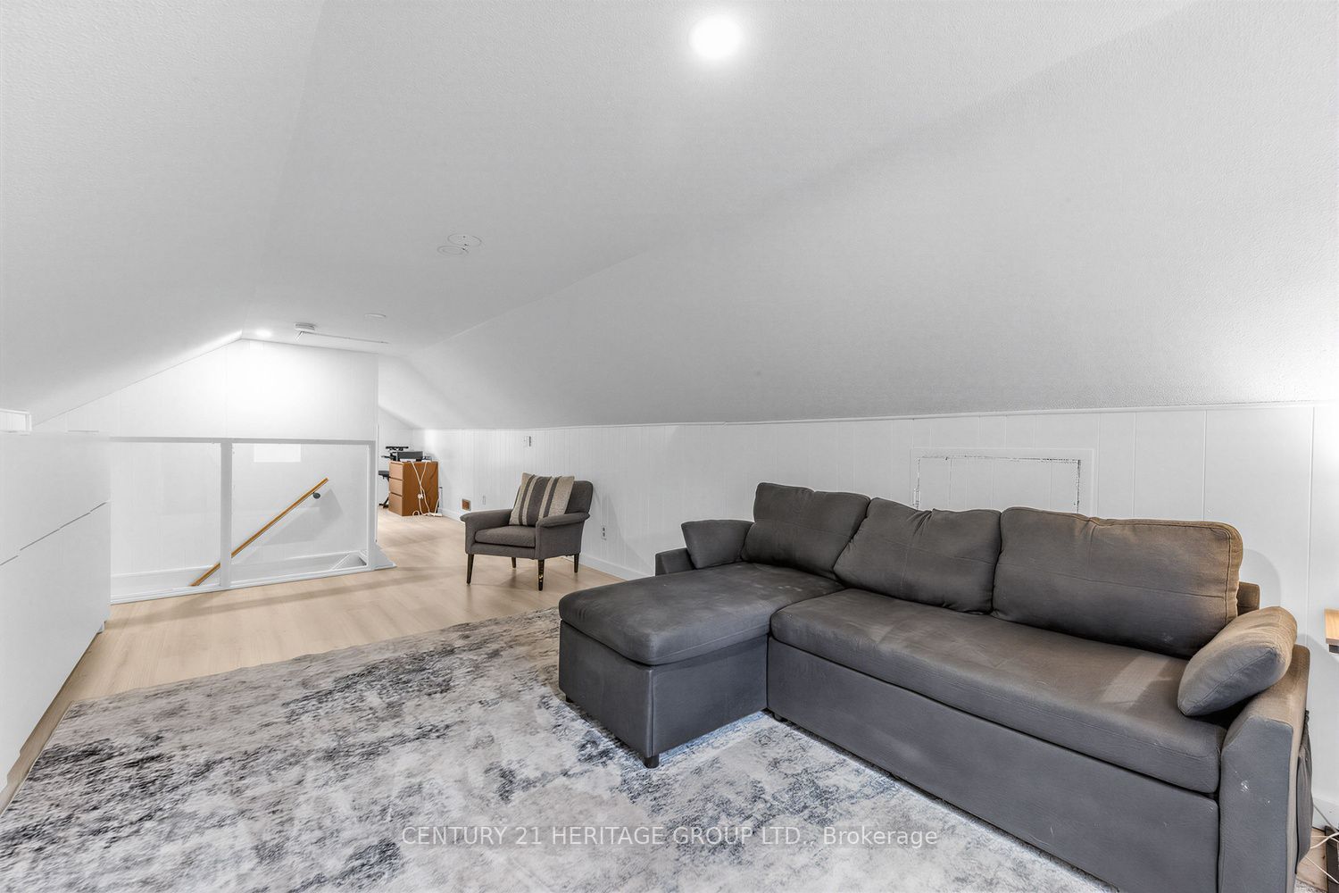 92 Kennedy Street E Property Photo 21