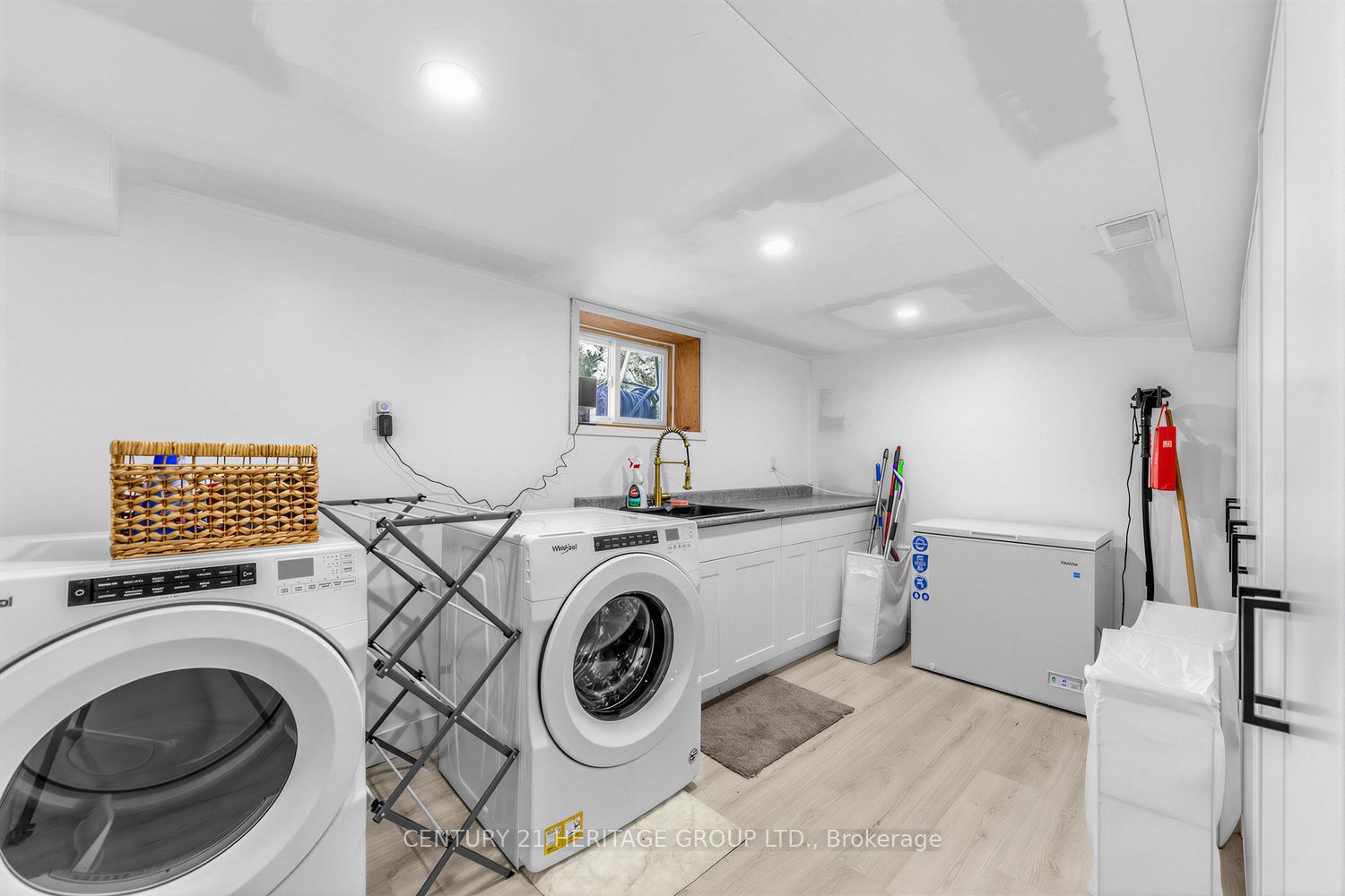 92 Kennedy Street E Property Photo 27