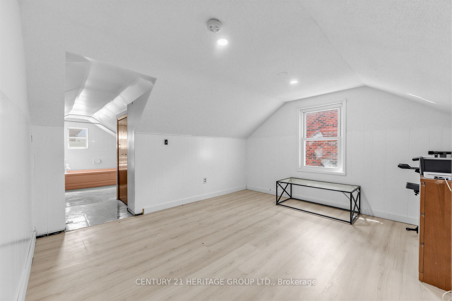 92 Kennedy Street E Property Photo 28