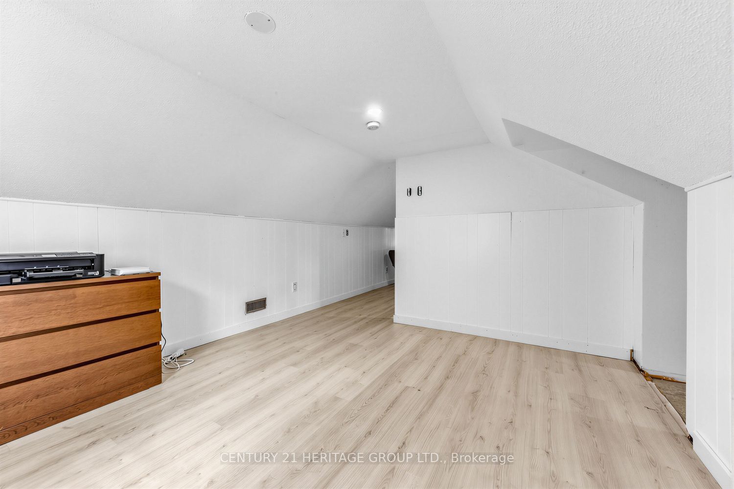 92 Kennedy Street E Property Photo 29
