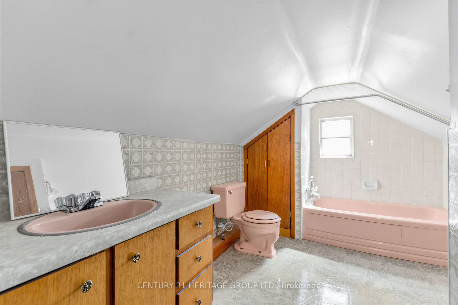 92 Kennedy Street E Property Photo 30