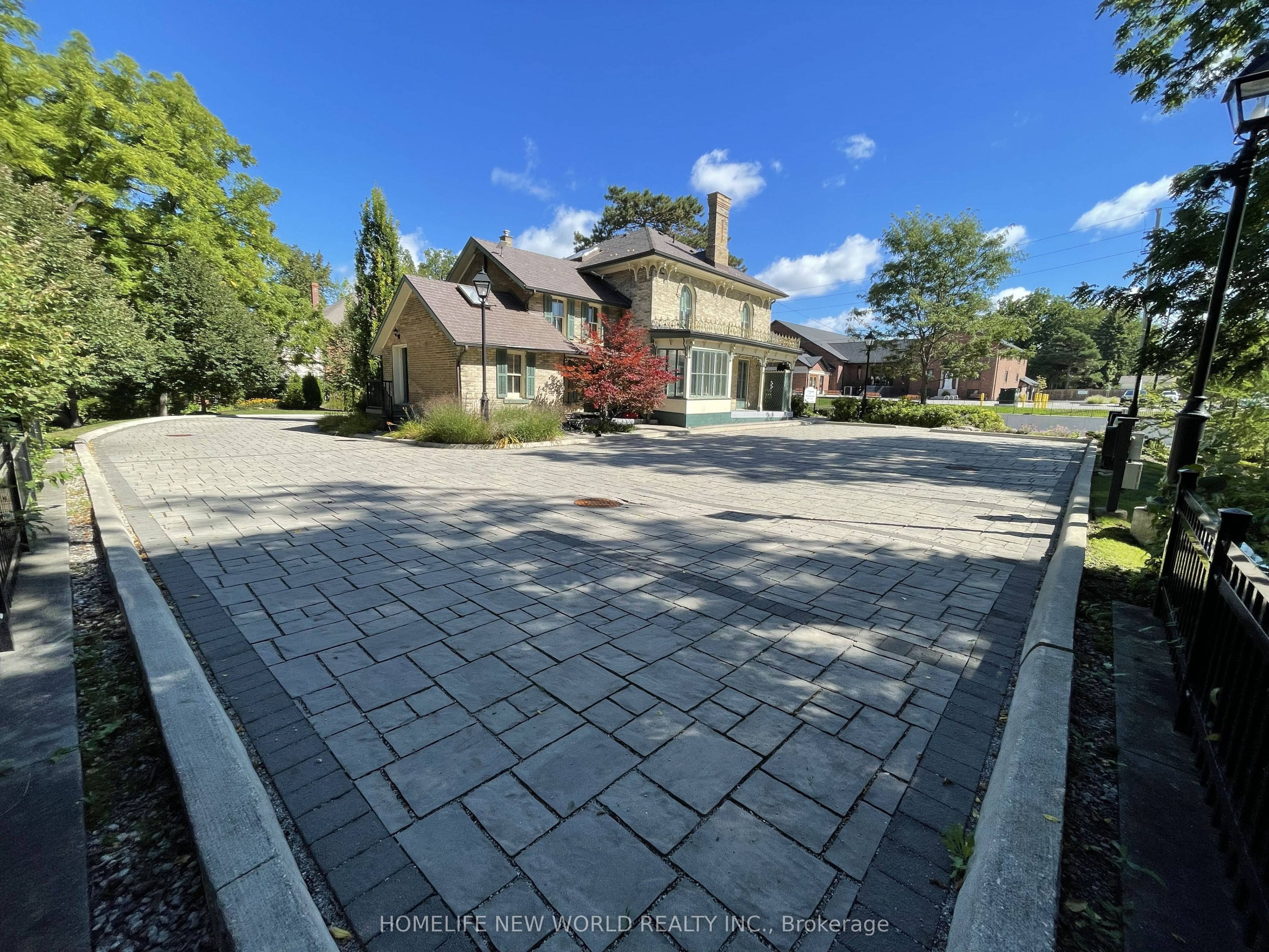 15342 Yonge Street Property Photo 8