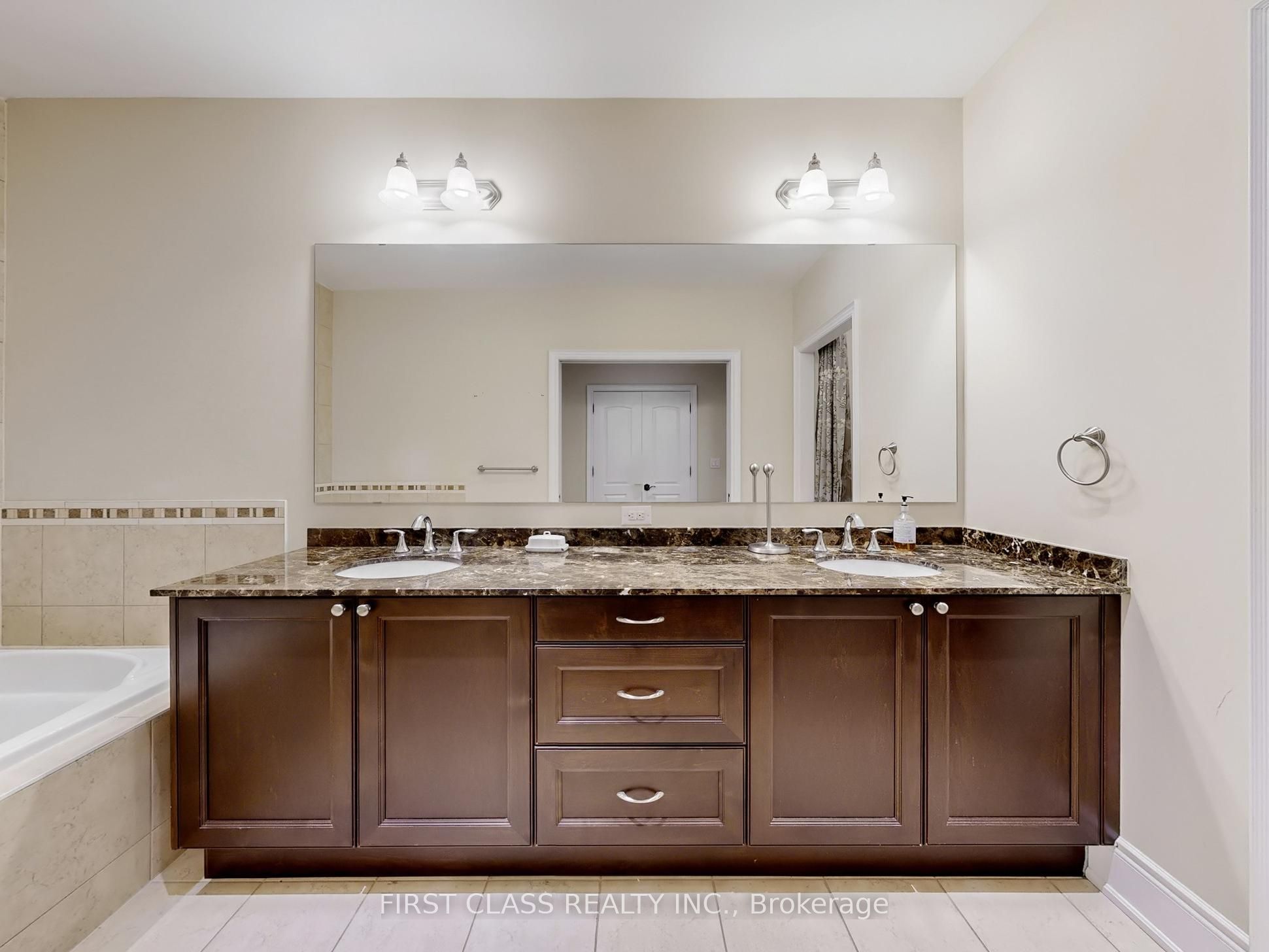 3 Royal County Down Crescent Property Photo 22