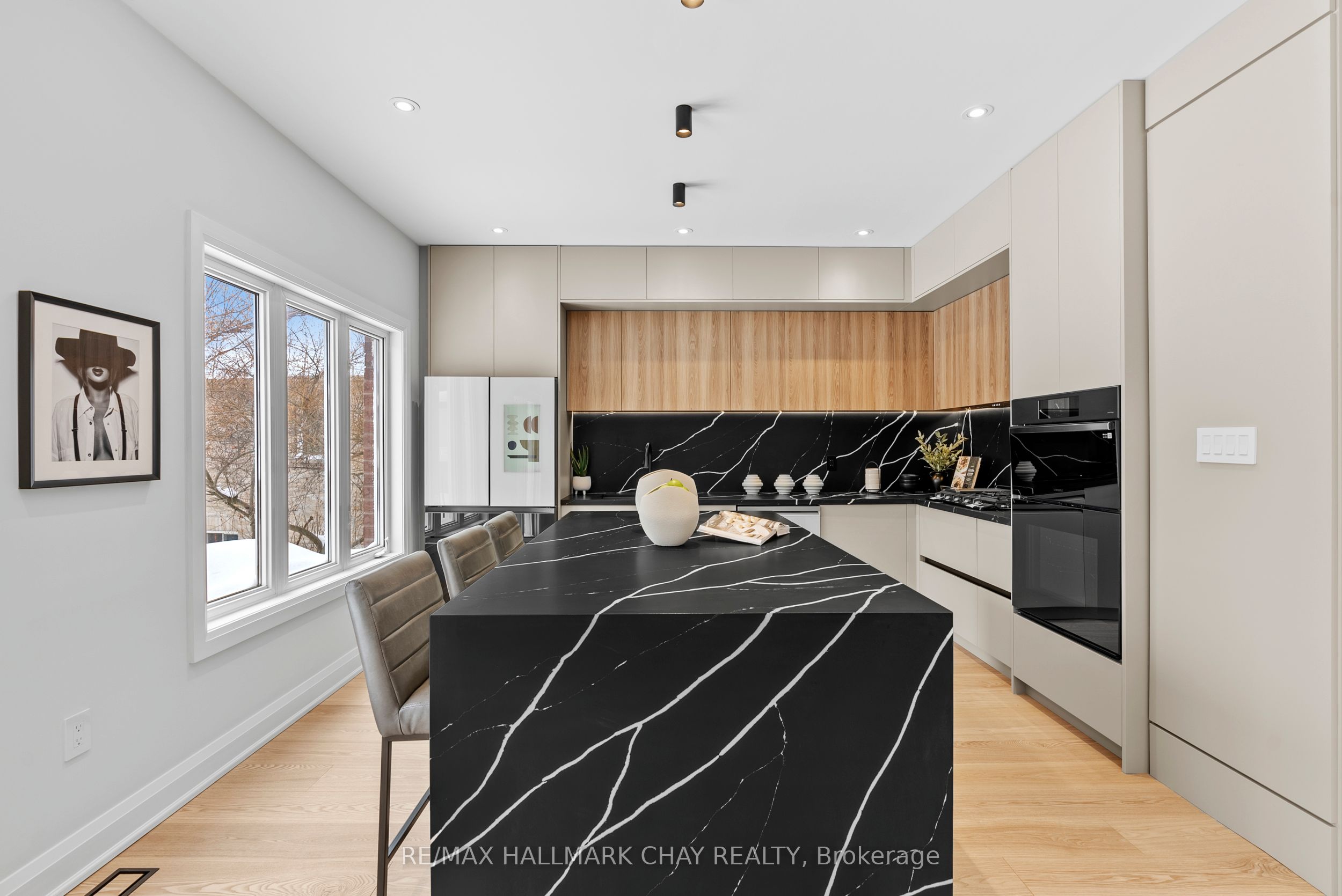 110 Glendower Crescent Property Photo 10