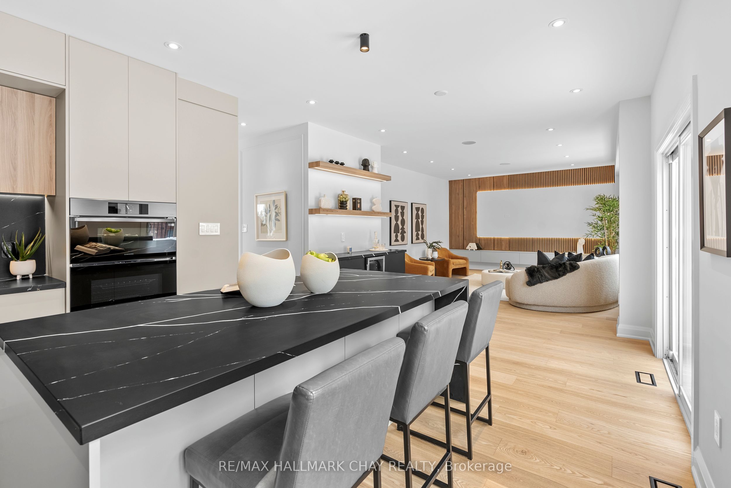110 Glendower Crescent Property Photo 12