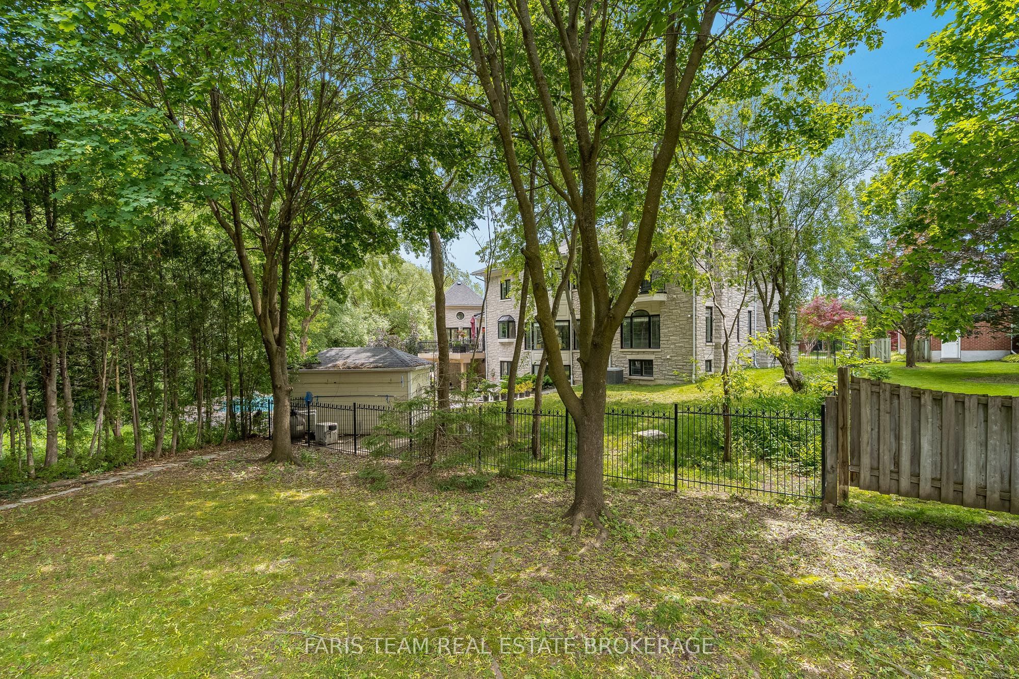 15 Clarendon Drive Property Photo 40