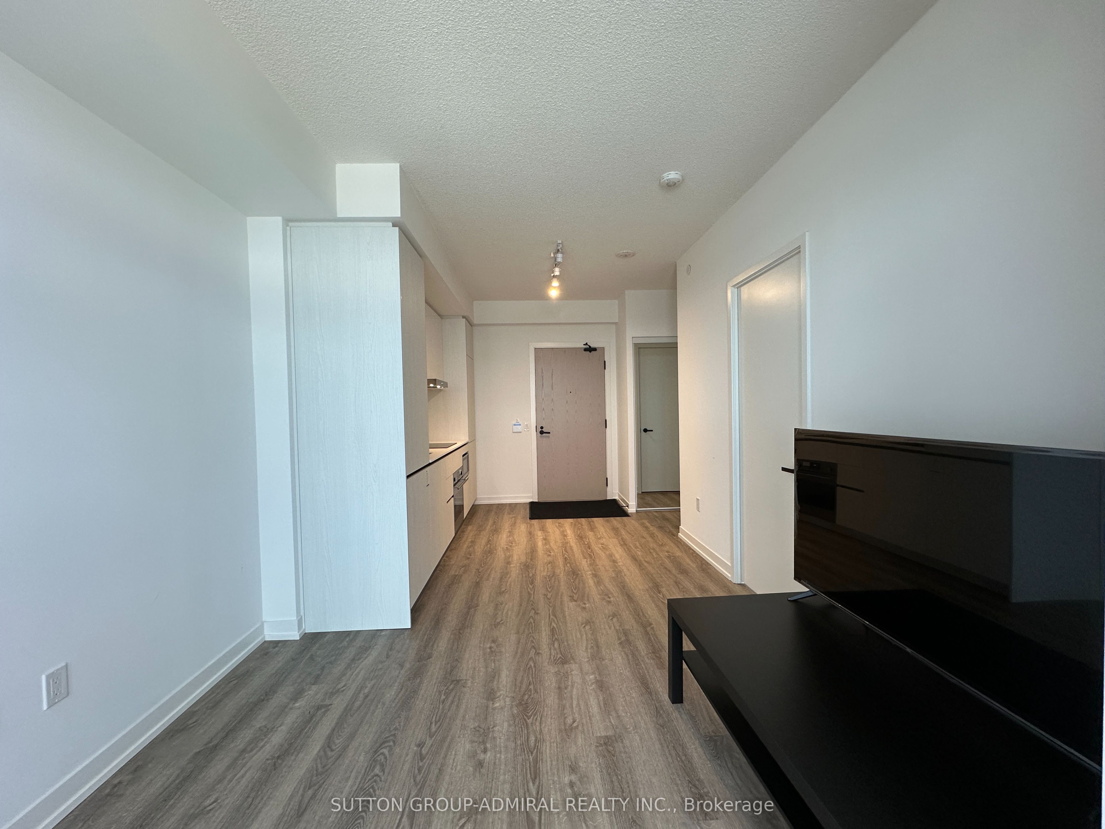 8 Interchange Way 5503 Property Photo 17
