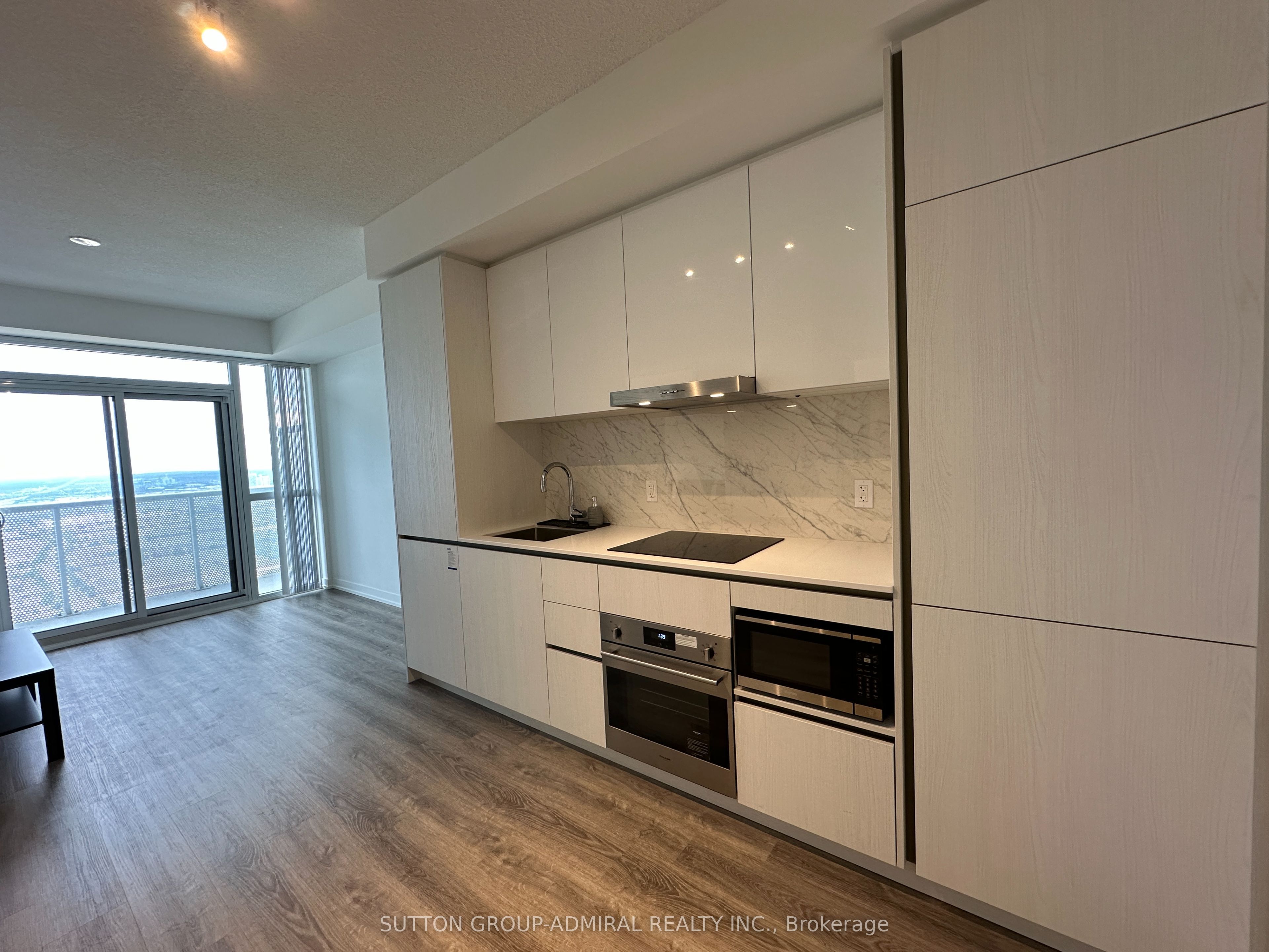 8 Interchange Way 5503 Property Photo 18