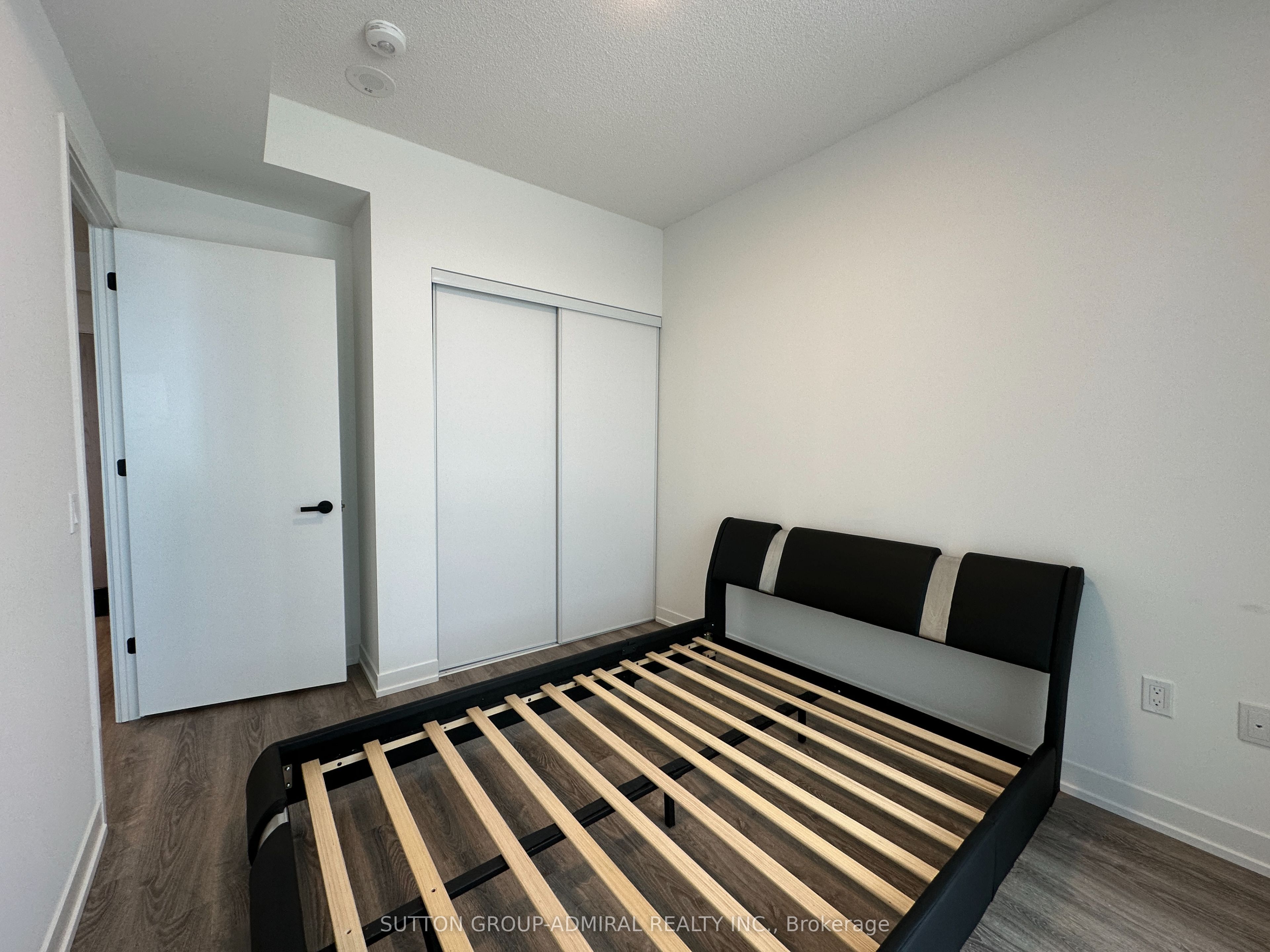 8 Interchange Way 5503 Property Photo 24