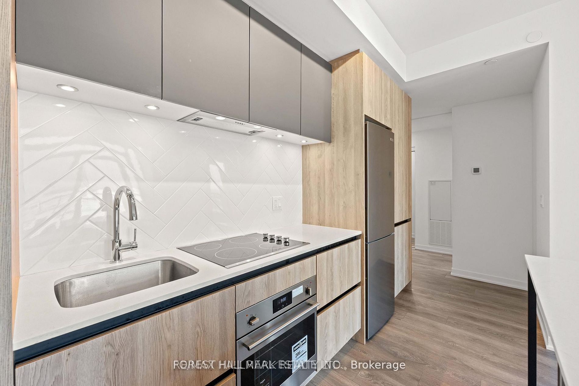 7950 Bathurst Street 1524 Property Photo 1