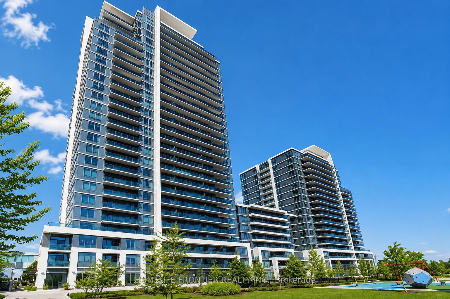 7165 Yonge Street 1810 Property Photo 1