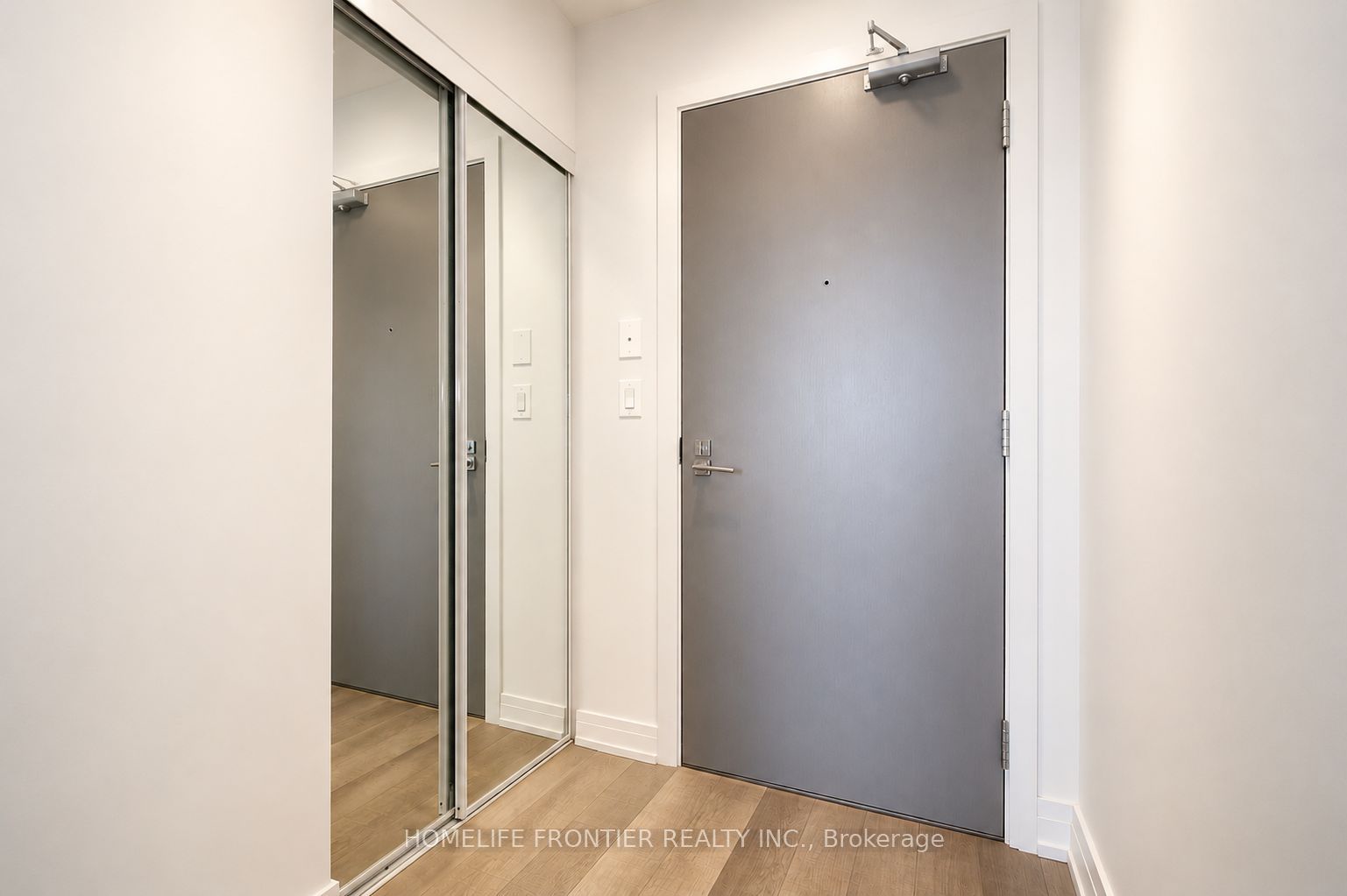 7165 Yonge Street 1810 Property Photo 2