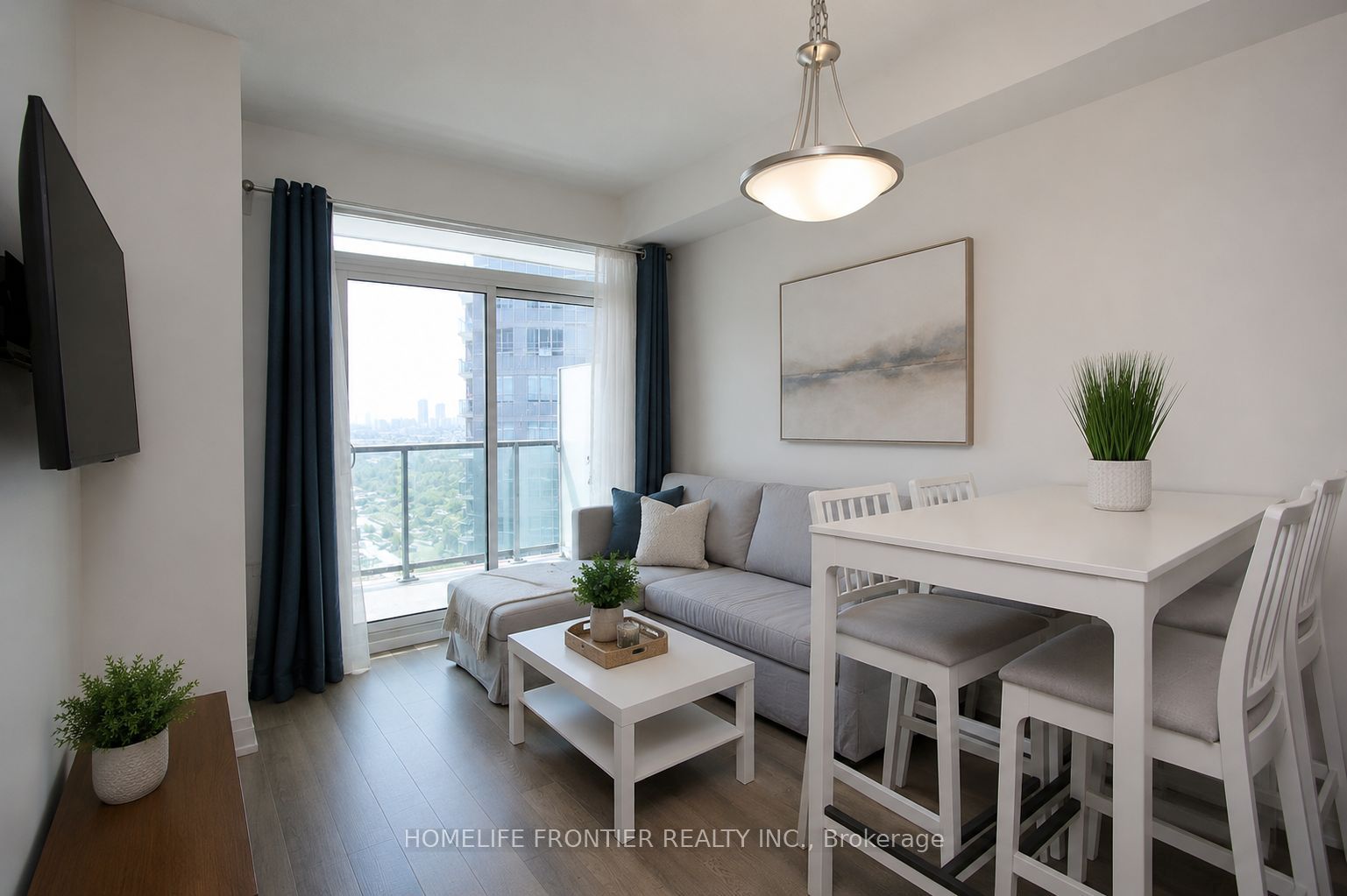 7165 Yonge Street 1810 Property Photo 4