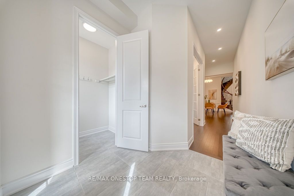 70 Madoc Place Property Photo 4