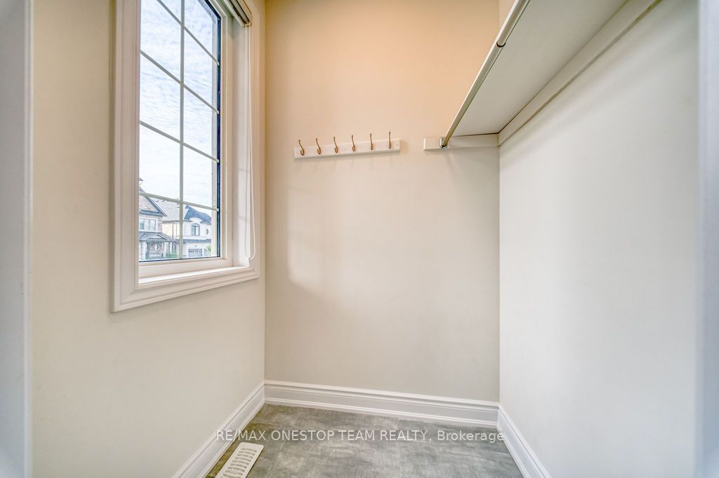 70 Madoc Place Property Photo 5
