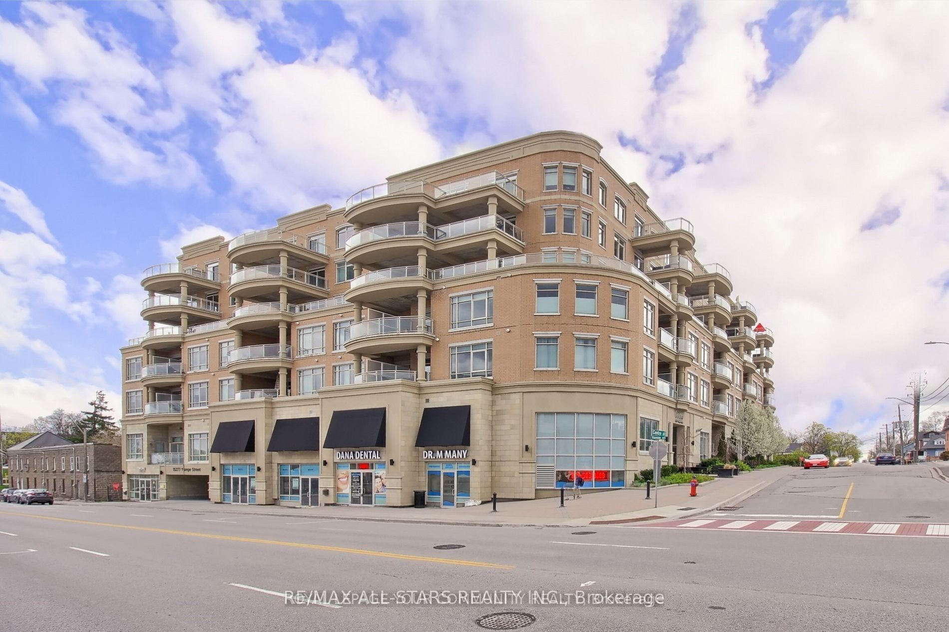 15277 Yonge Street S 609 Property Photo 1