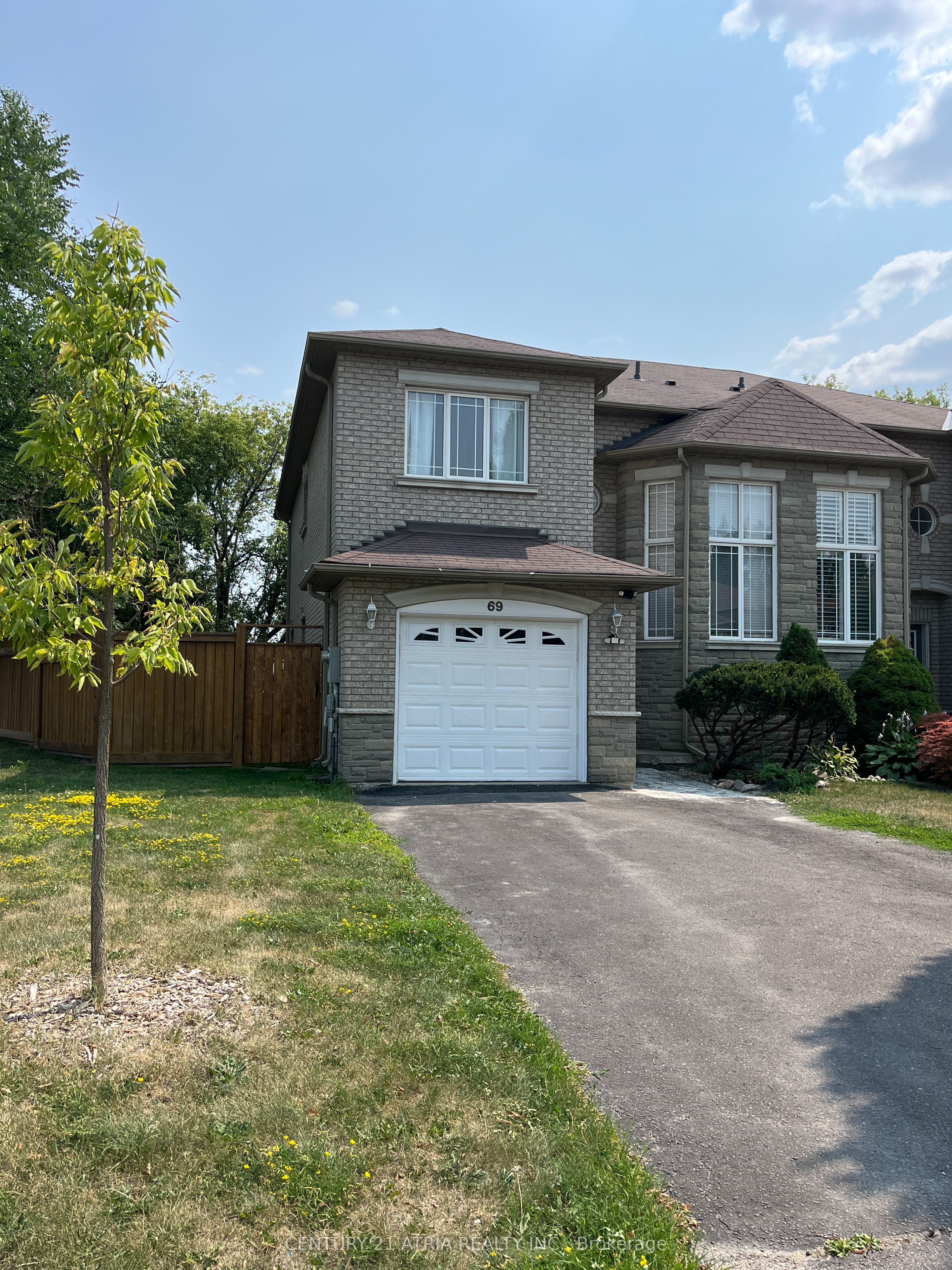 69 Loredana Court Property Photo 1