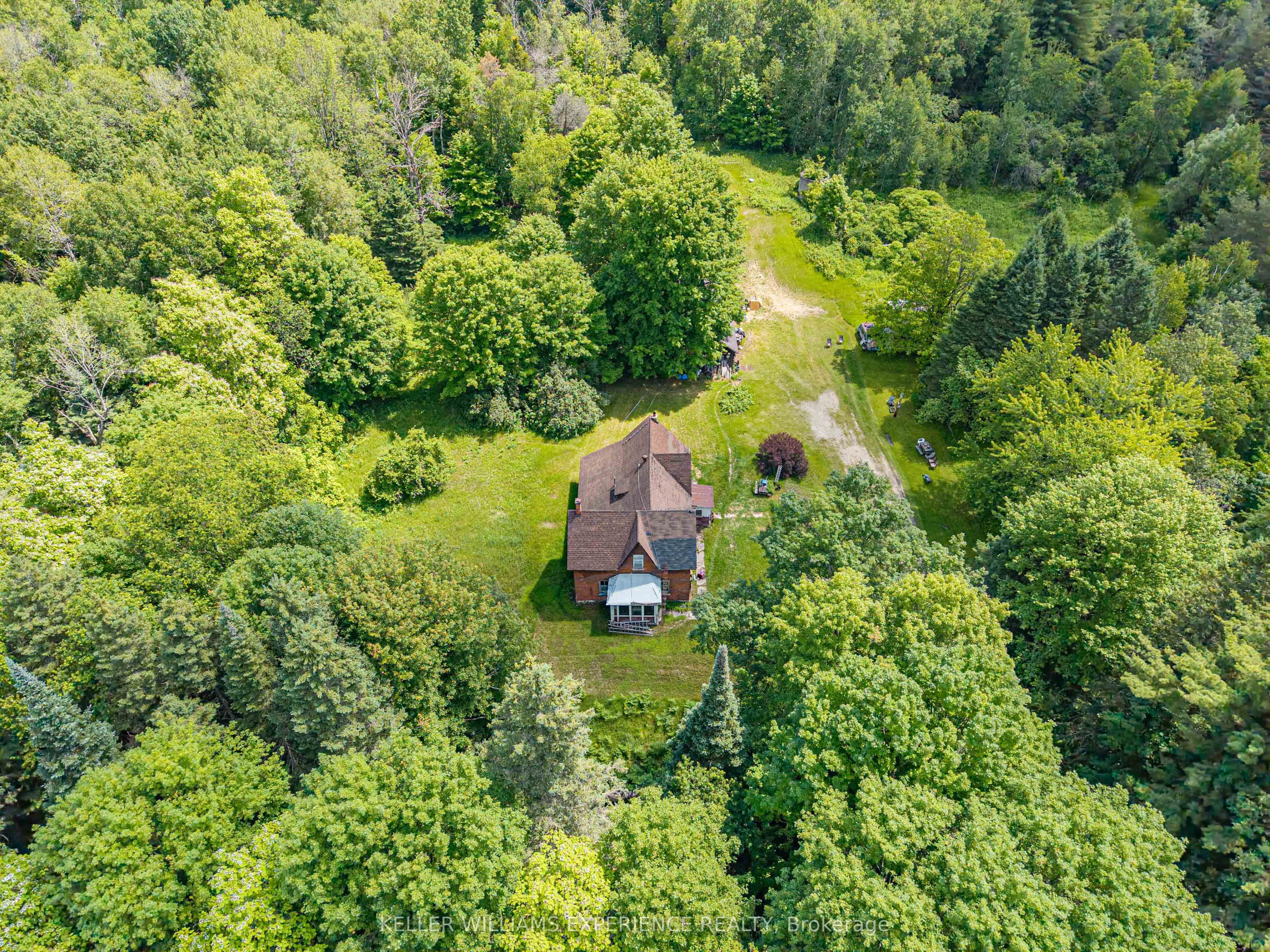 8137 4th Line Property Photo 1