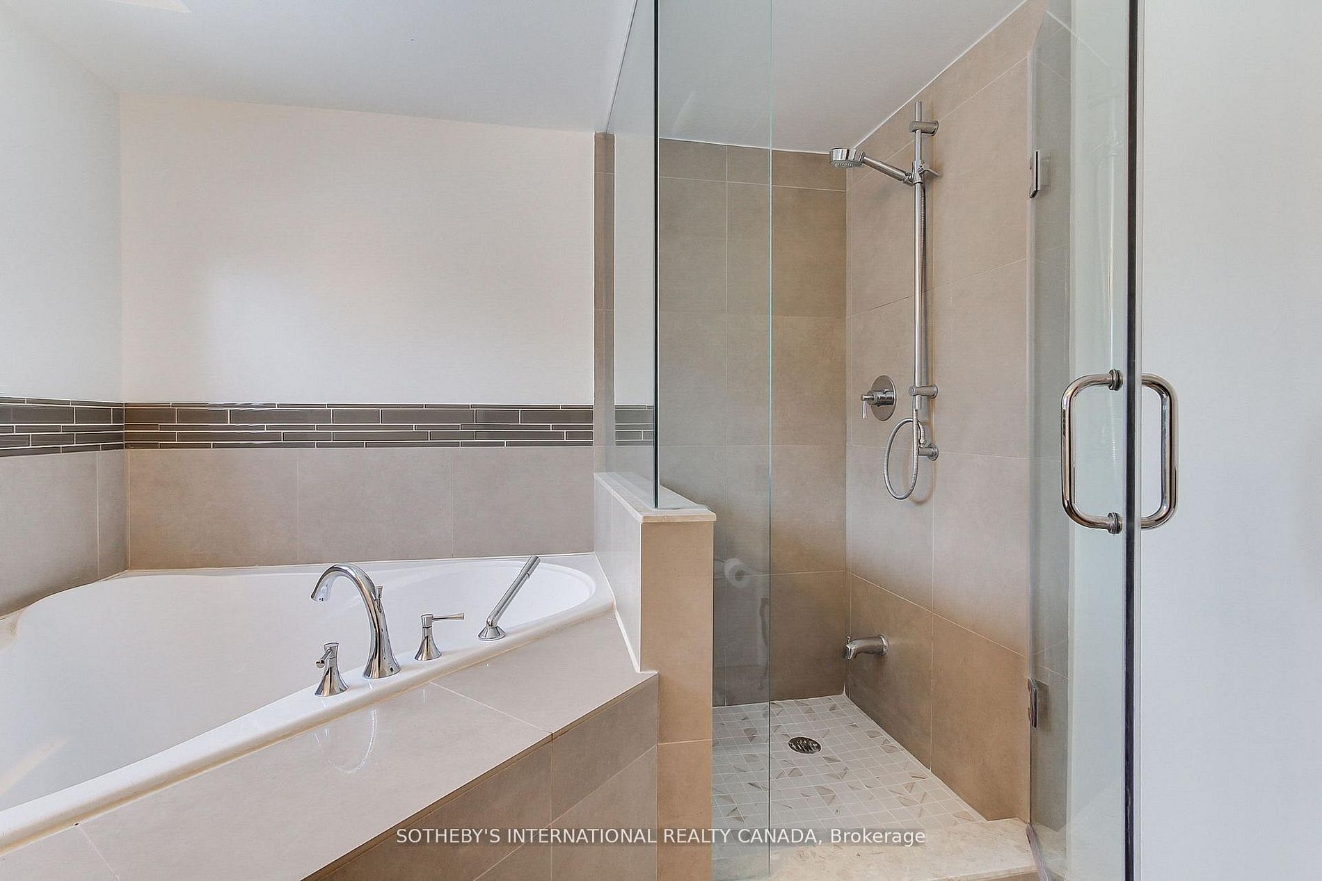 40 Harding Boulevard W 301 Property Photo 27