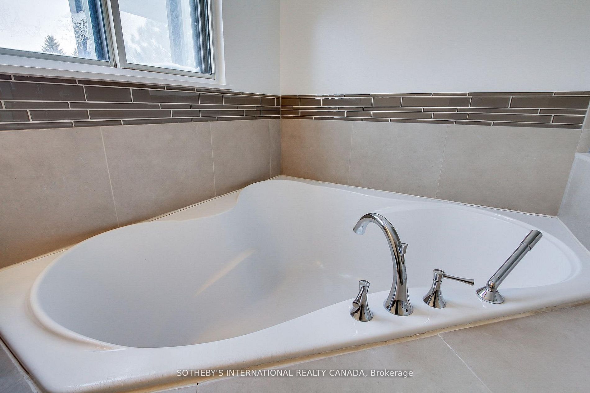 40 Harding Boulevard W 301 Property Photo 28