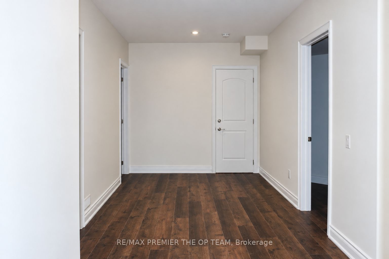 7 Dunrobin Crescent Lower Property Photo 4