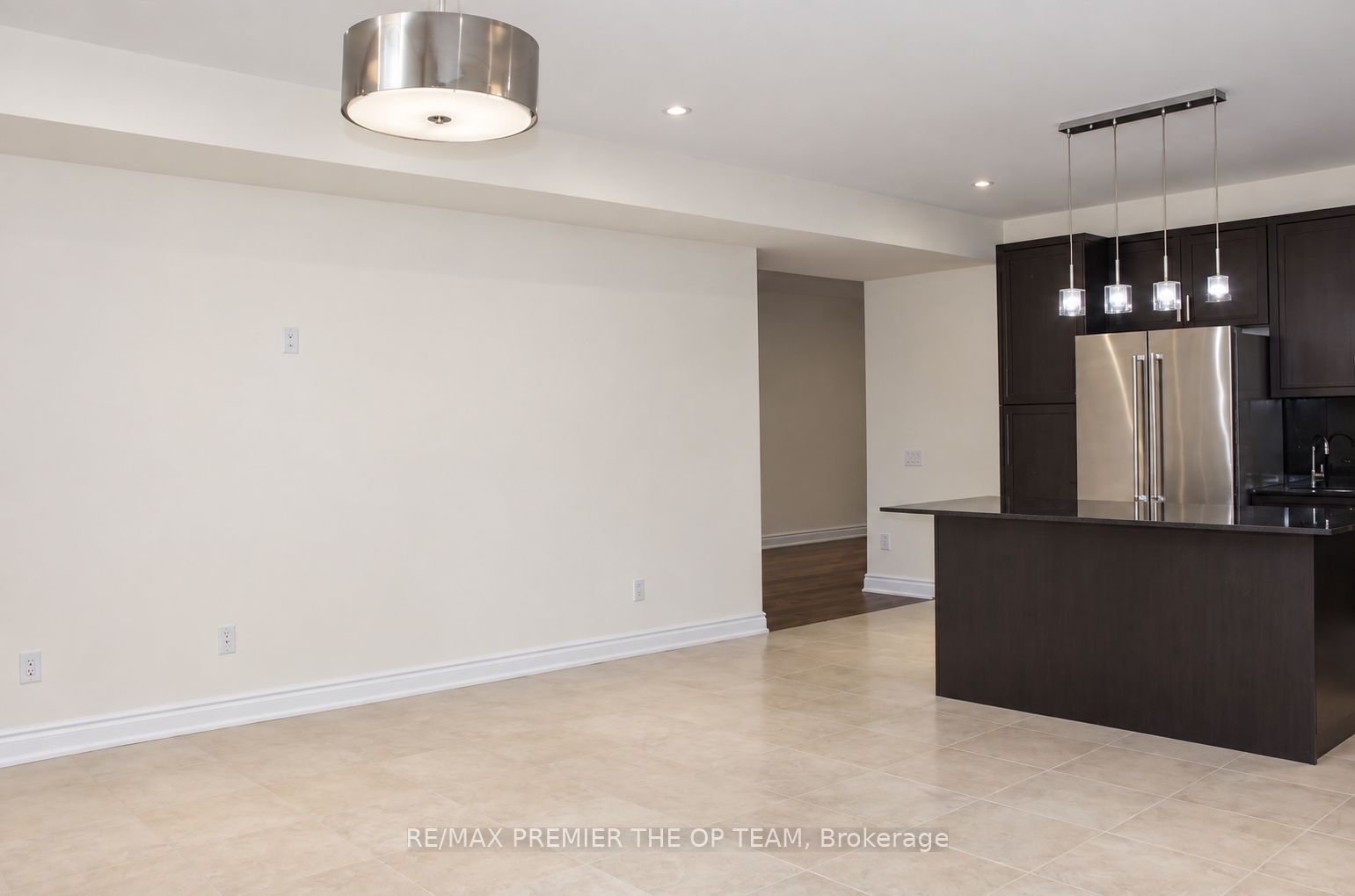 7 Dunrobin Crescent Lower Property Photo 5