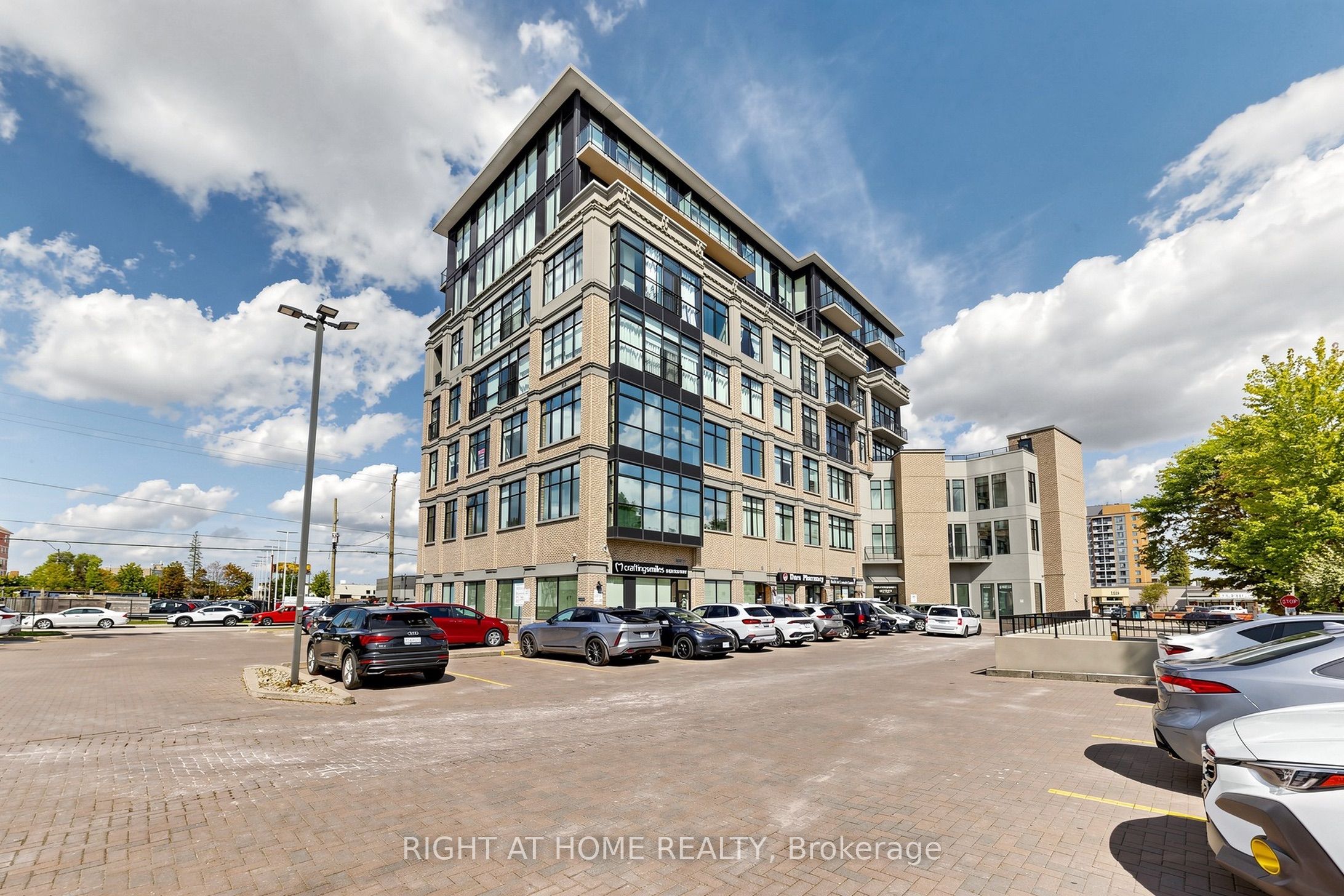 10376 Yonge Street N 306 Property Photo 1
