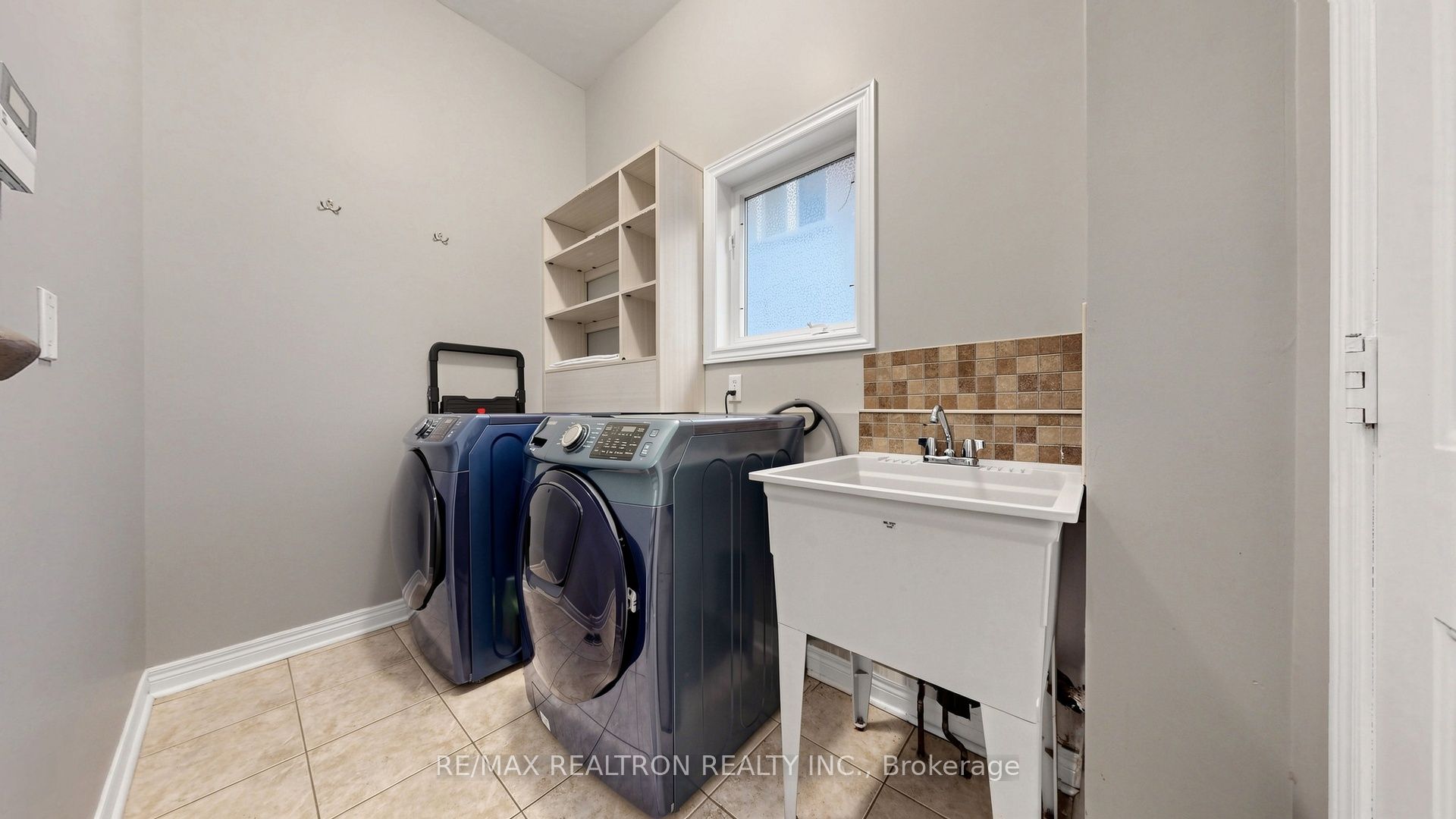 492 Pleasant Ridge Avenue Property Photo 25