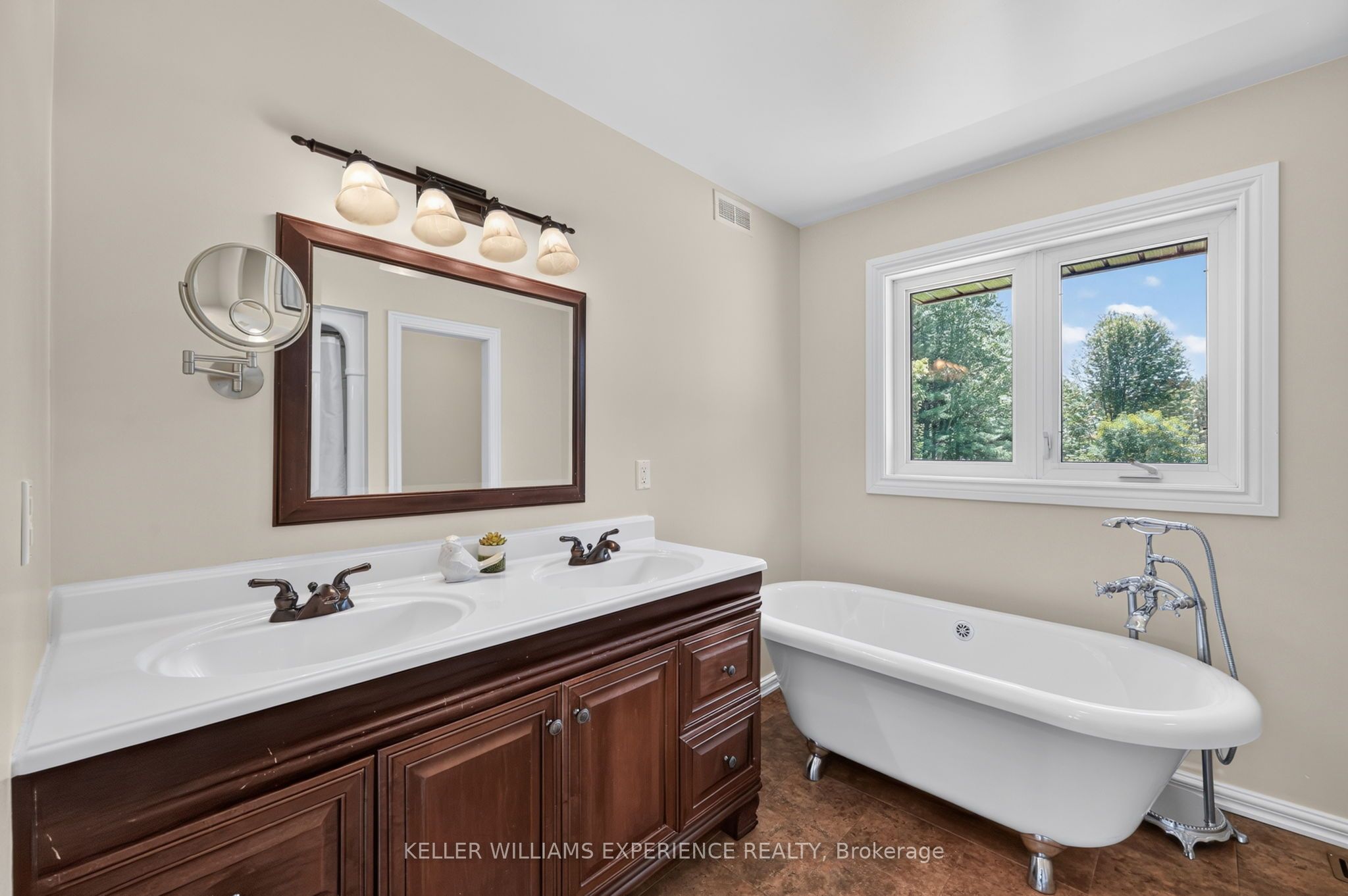 7831 5th Line Property Photo 29