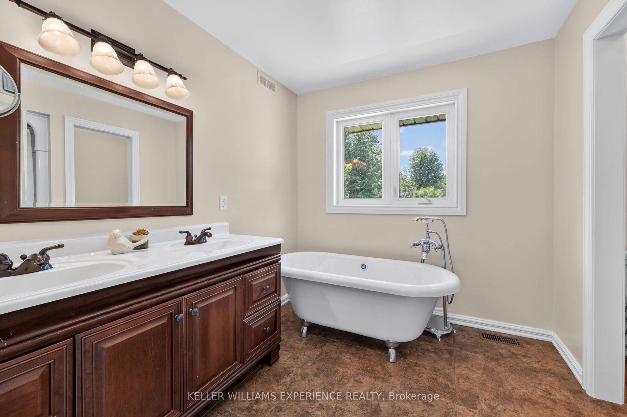 7831 5th Line Property Photo 30